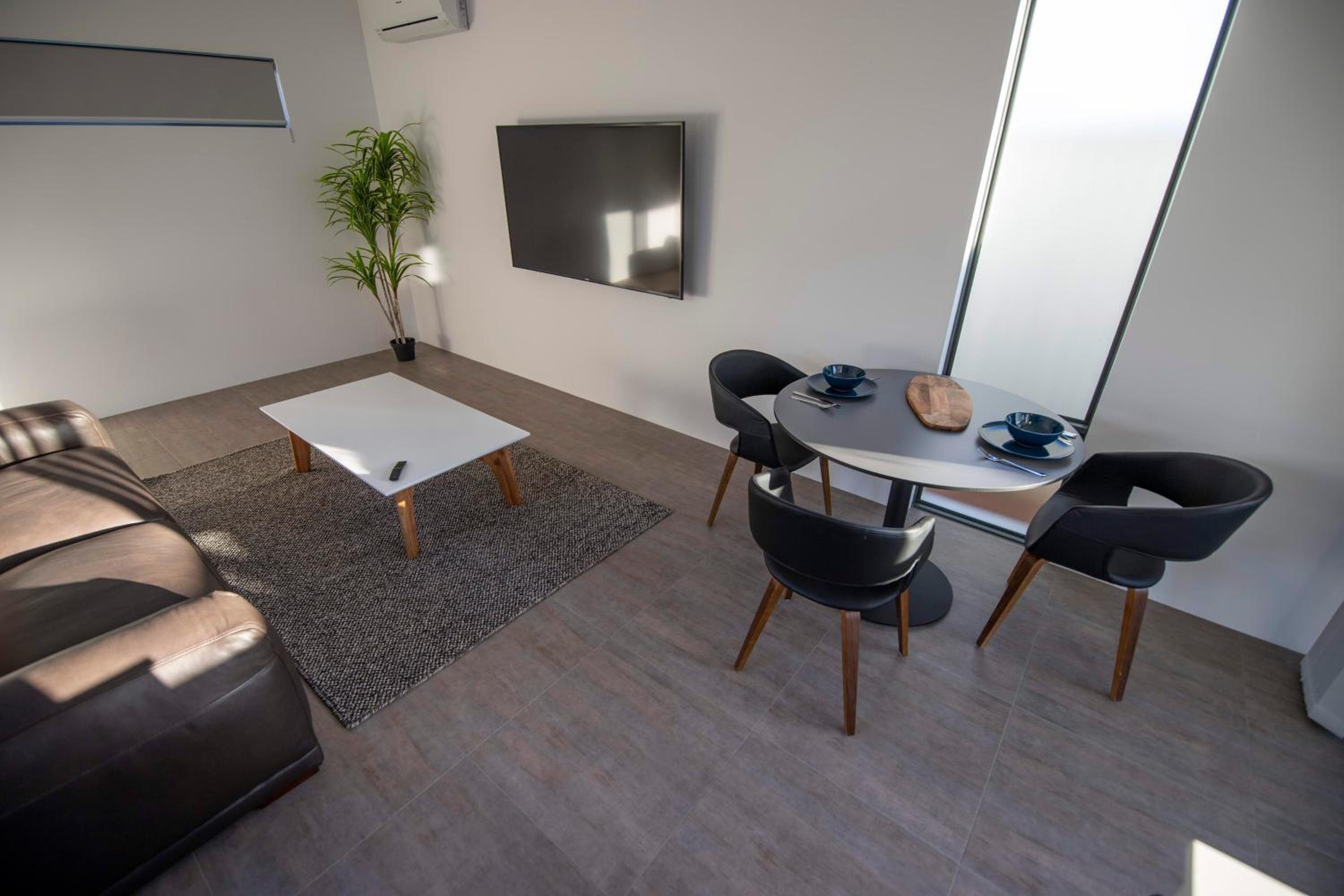 Four-Bedroom House photo 2