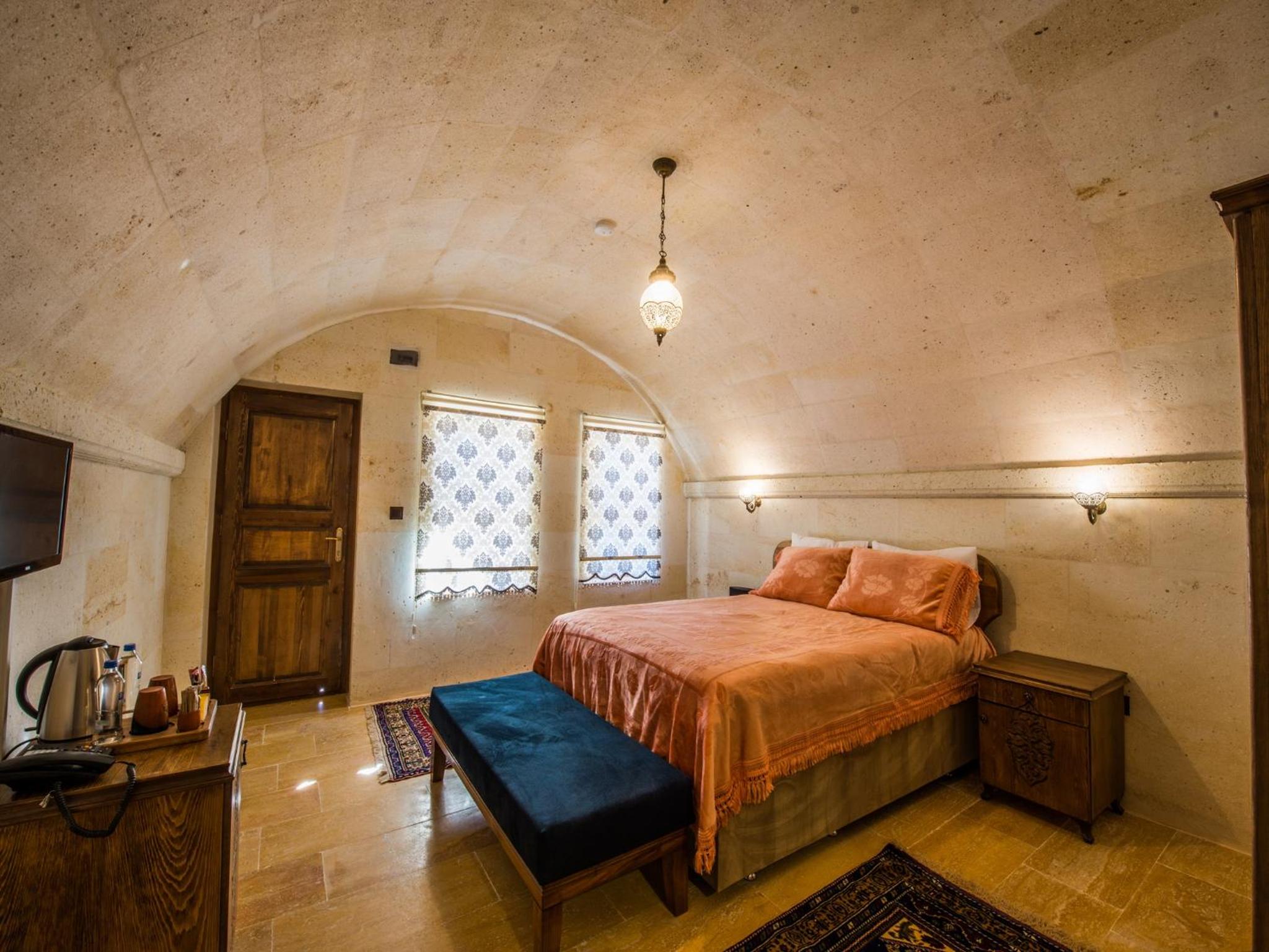 Deluxe Suite - Photo 11