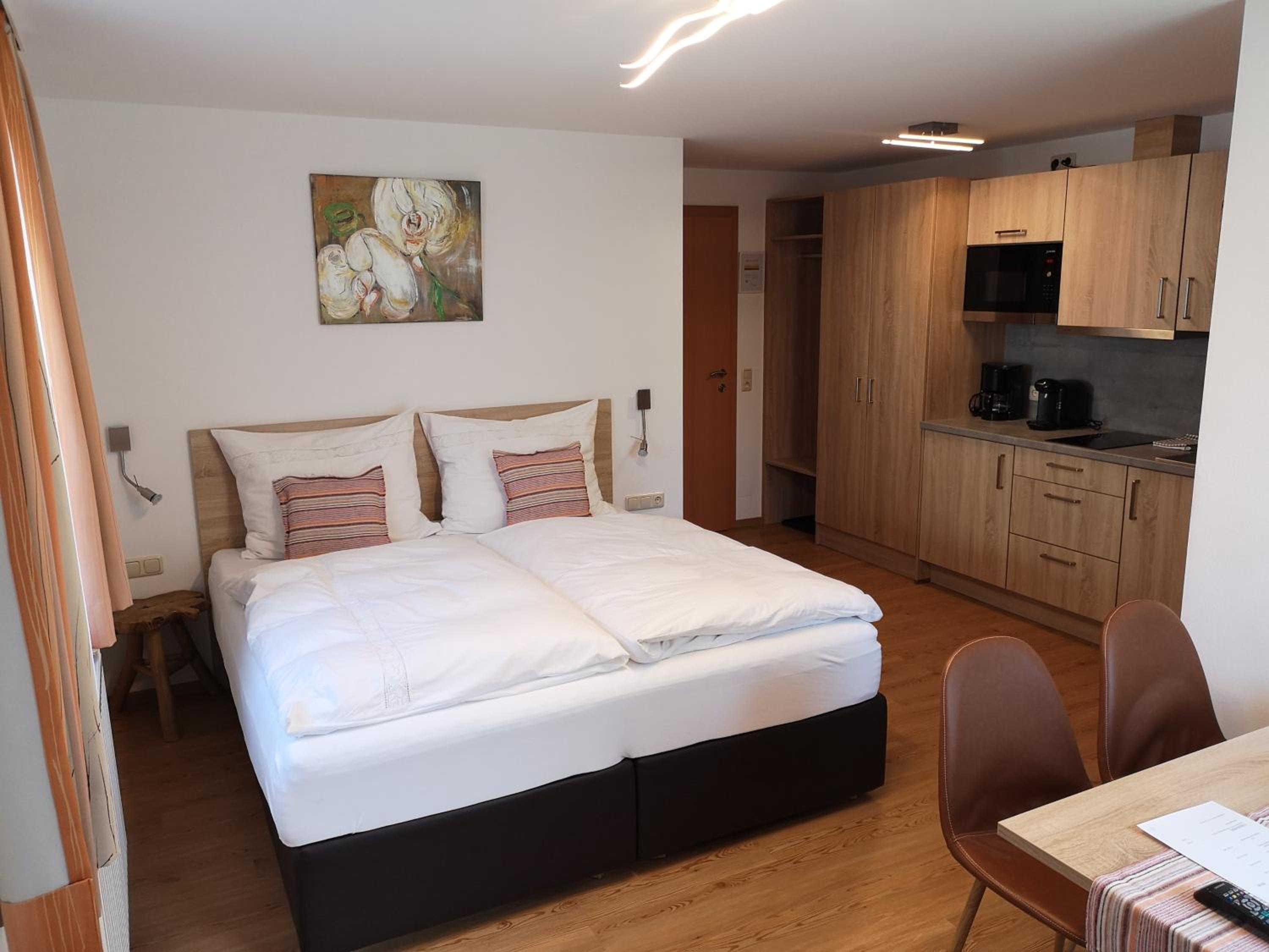 One-Bedroom Apartment (bedroom accross the hall) photo 1