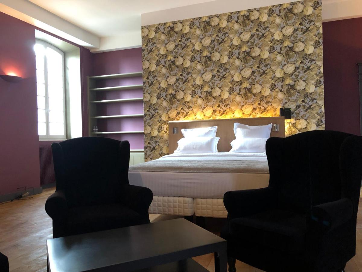 Deluxe Queen Suite
