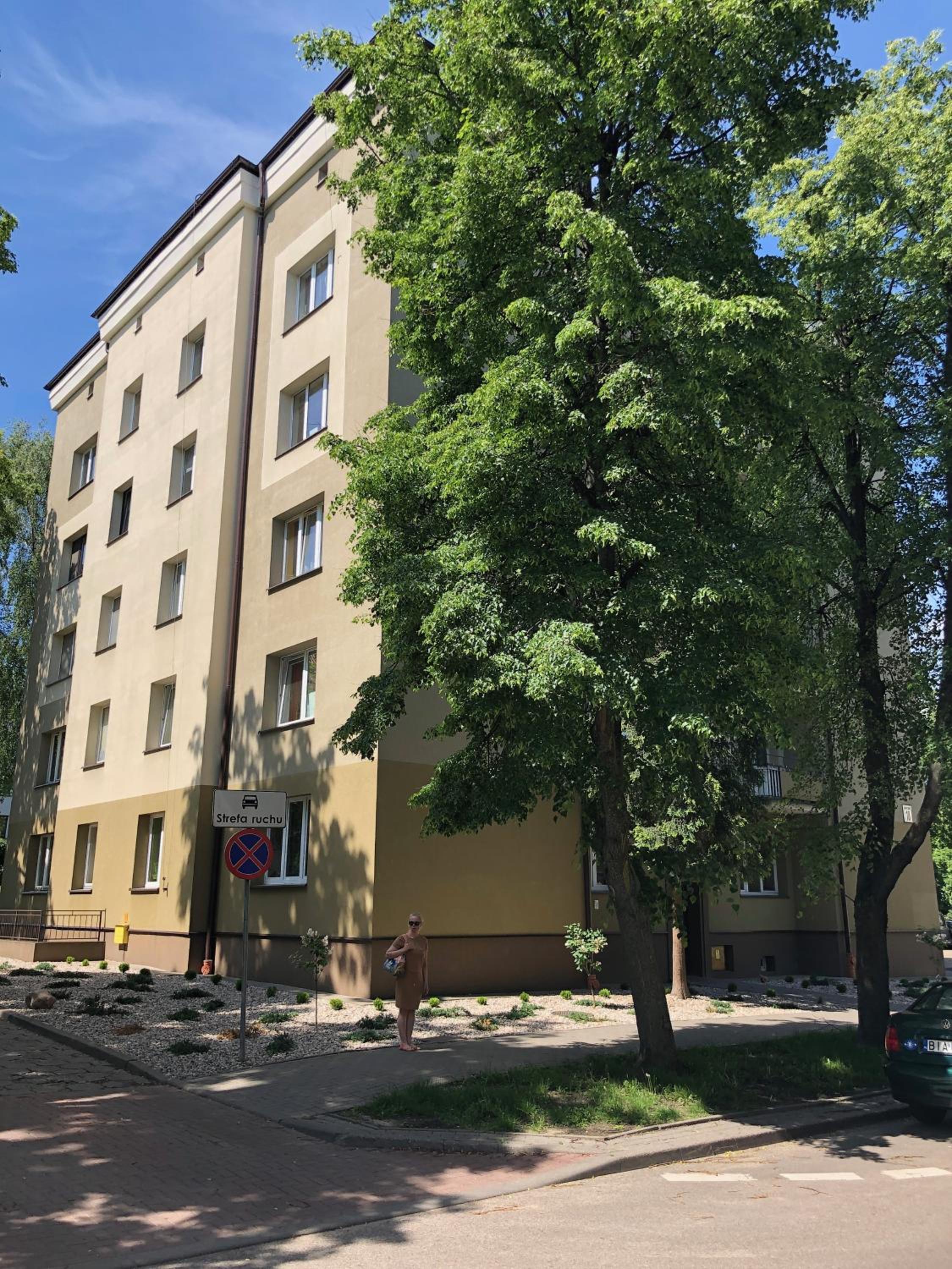 Studio Apartment with Balcony - Photo 3