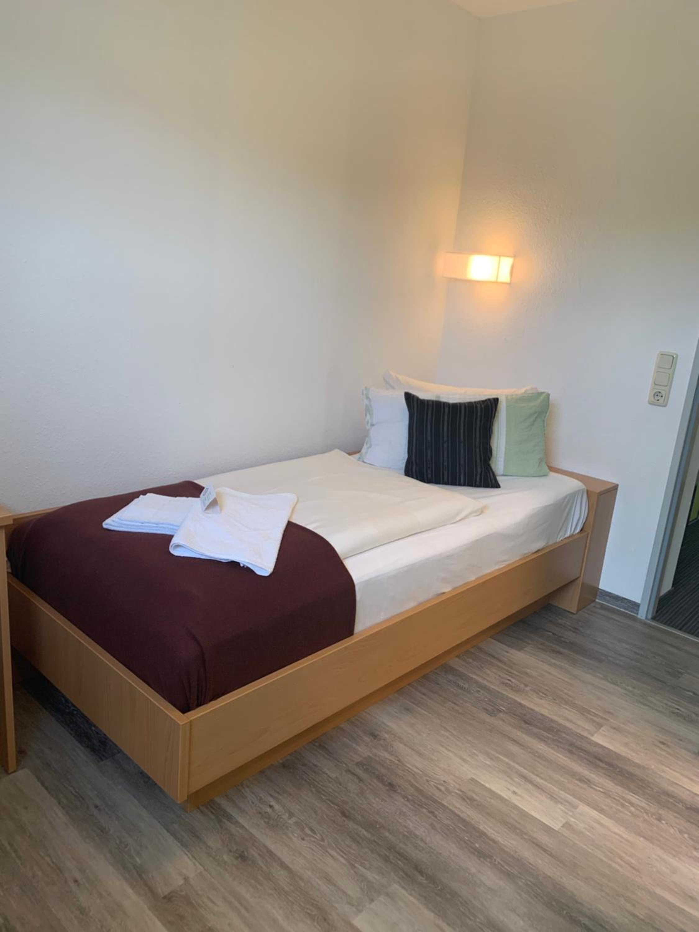 Single Room with Bathroom photo 1