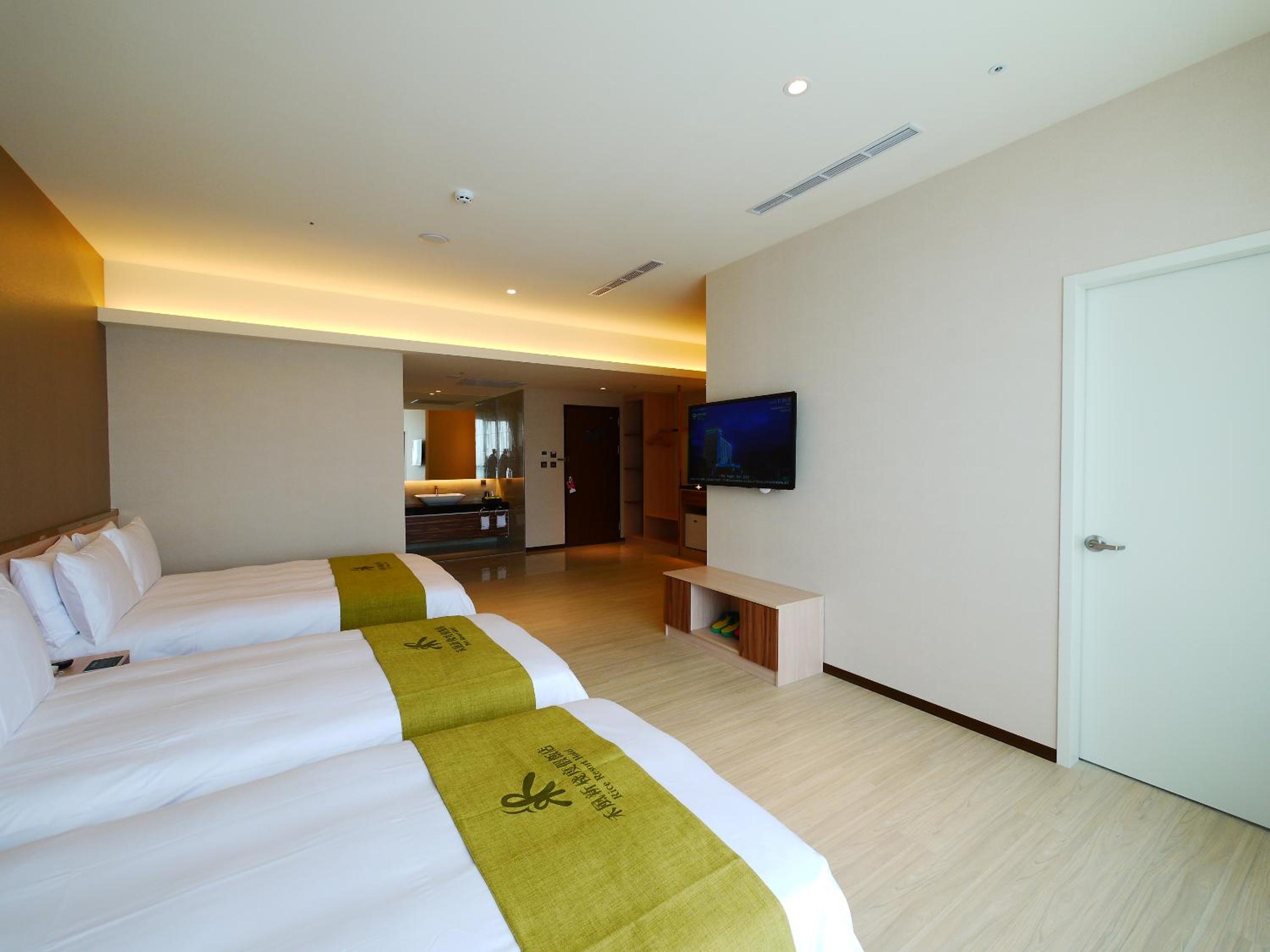 Two-Bedroom Suite photo 2