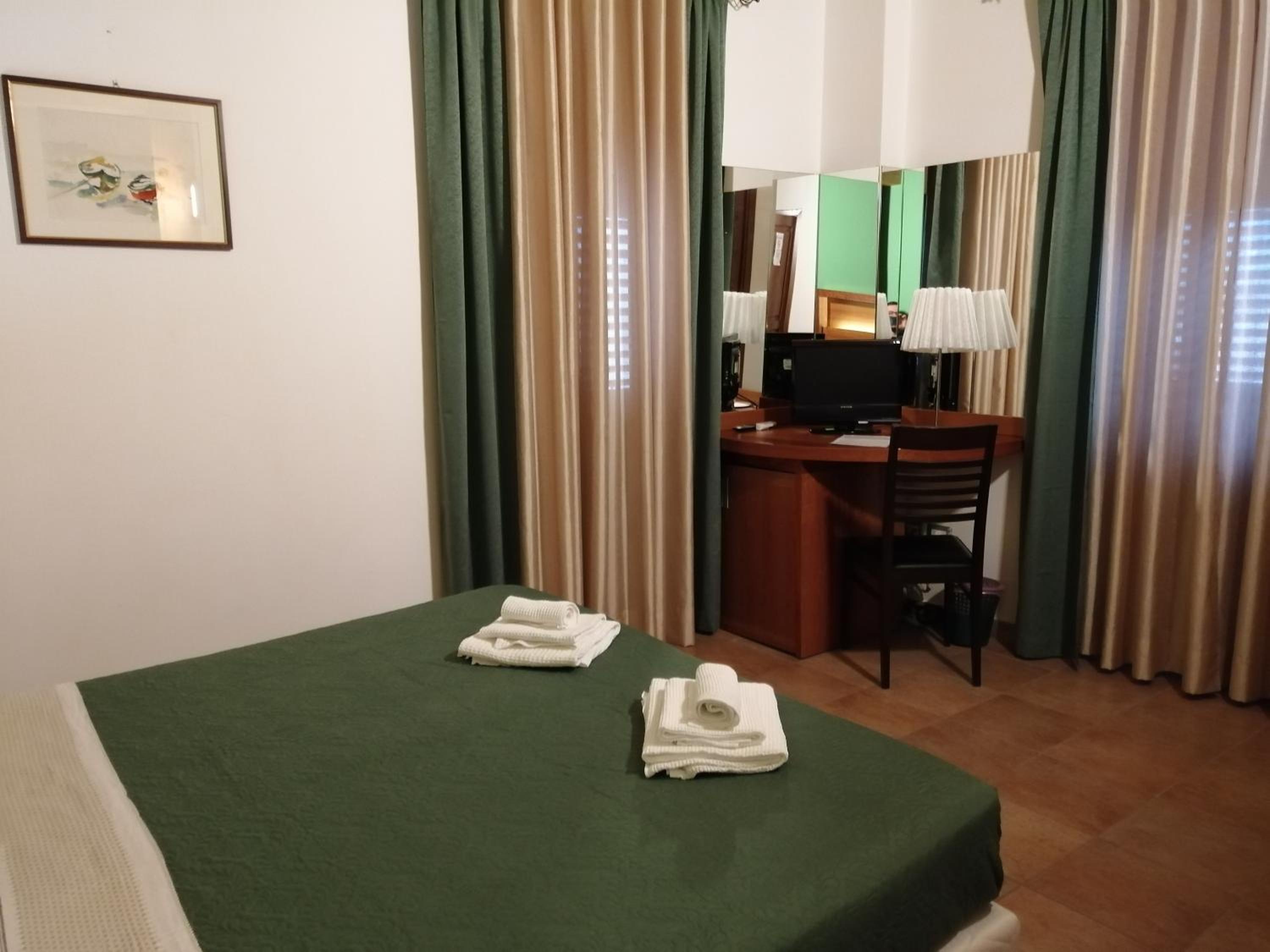 Deluxe Double or Twin Room with Sea View photo 1