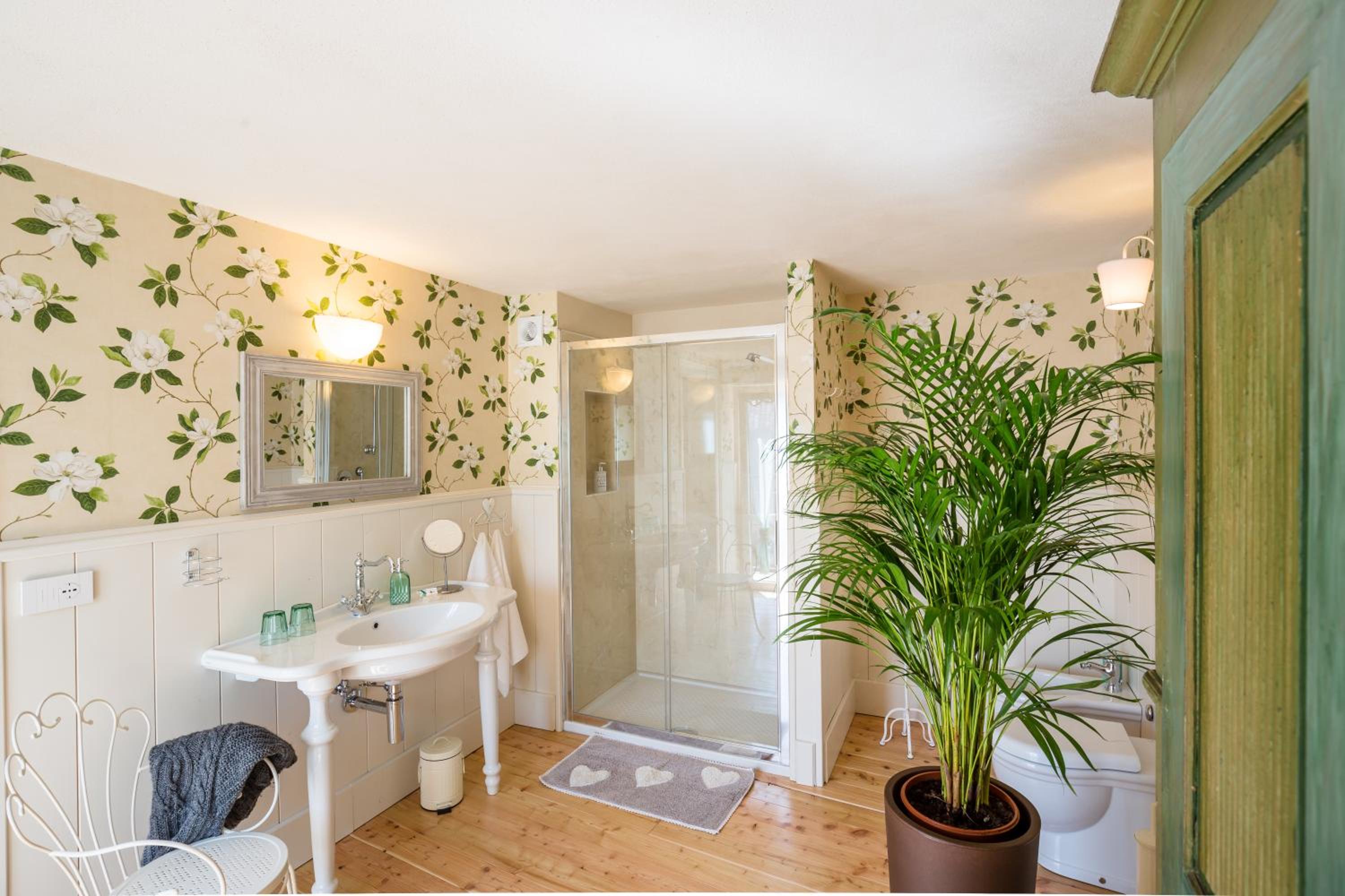 Family Room with Private Bathroom - Photo 2