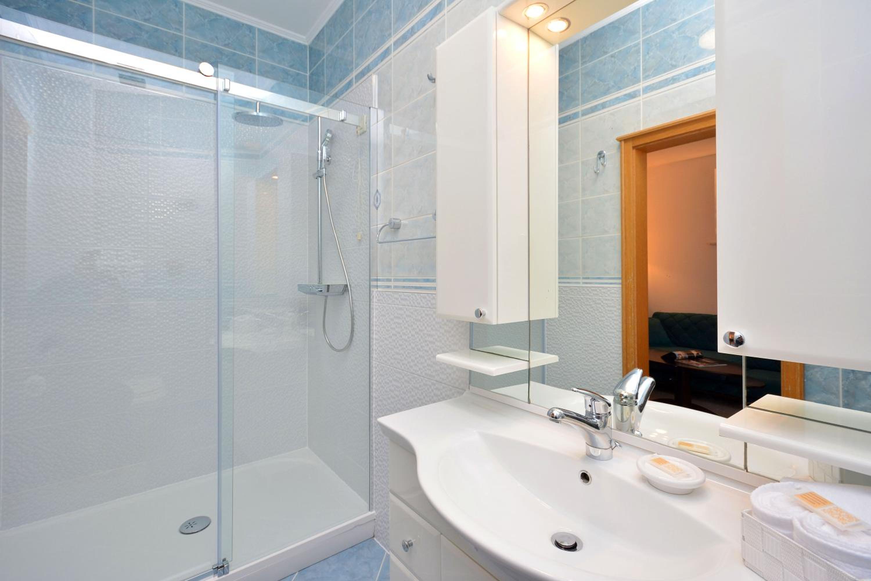 Suite (3 Adults) photo 2