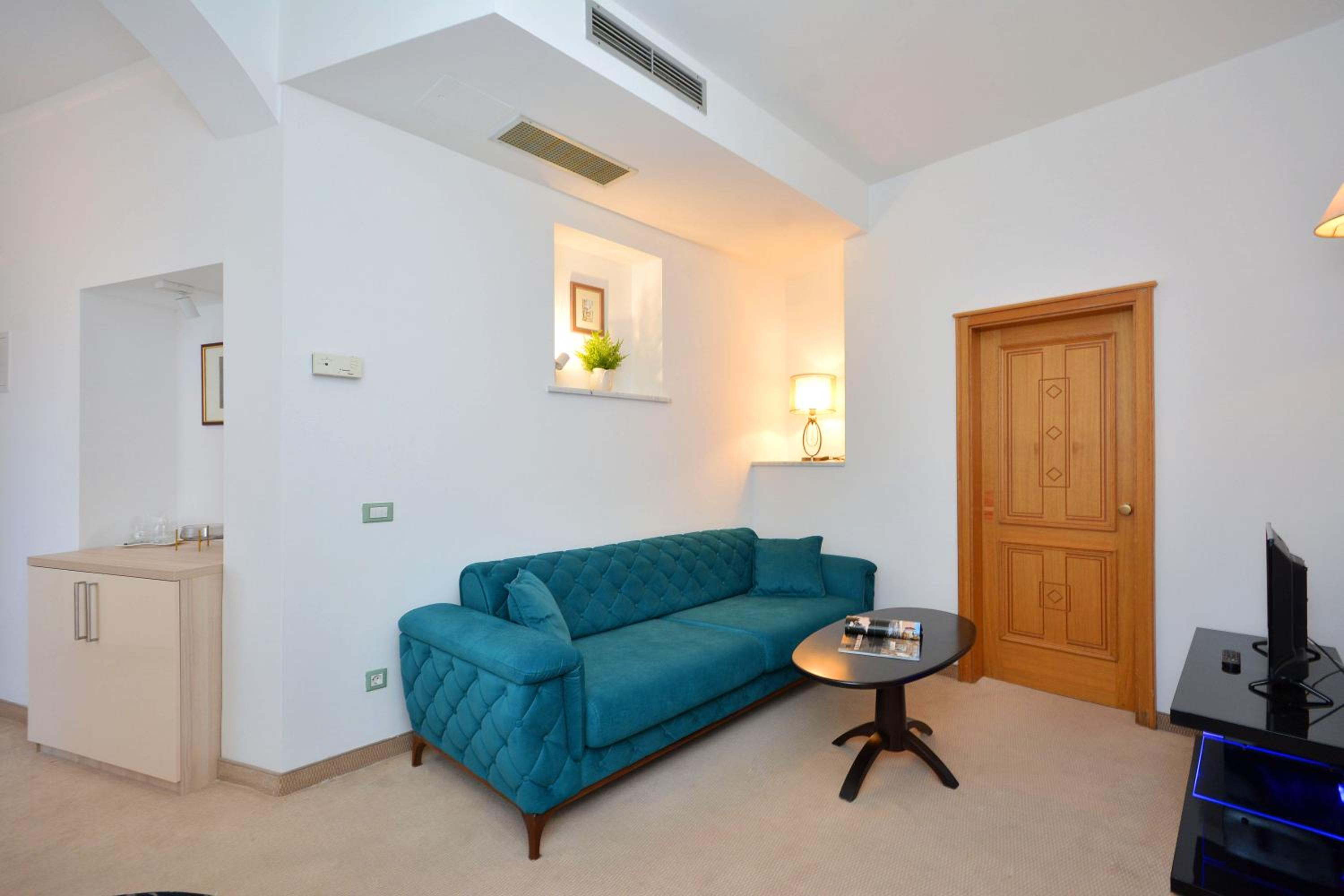 Suite (3 Adults) photo 2