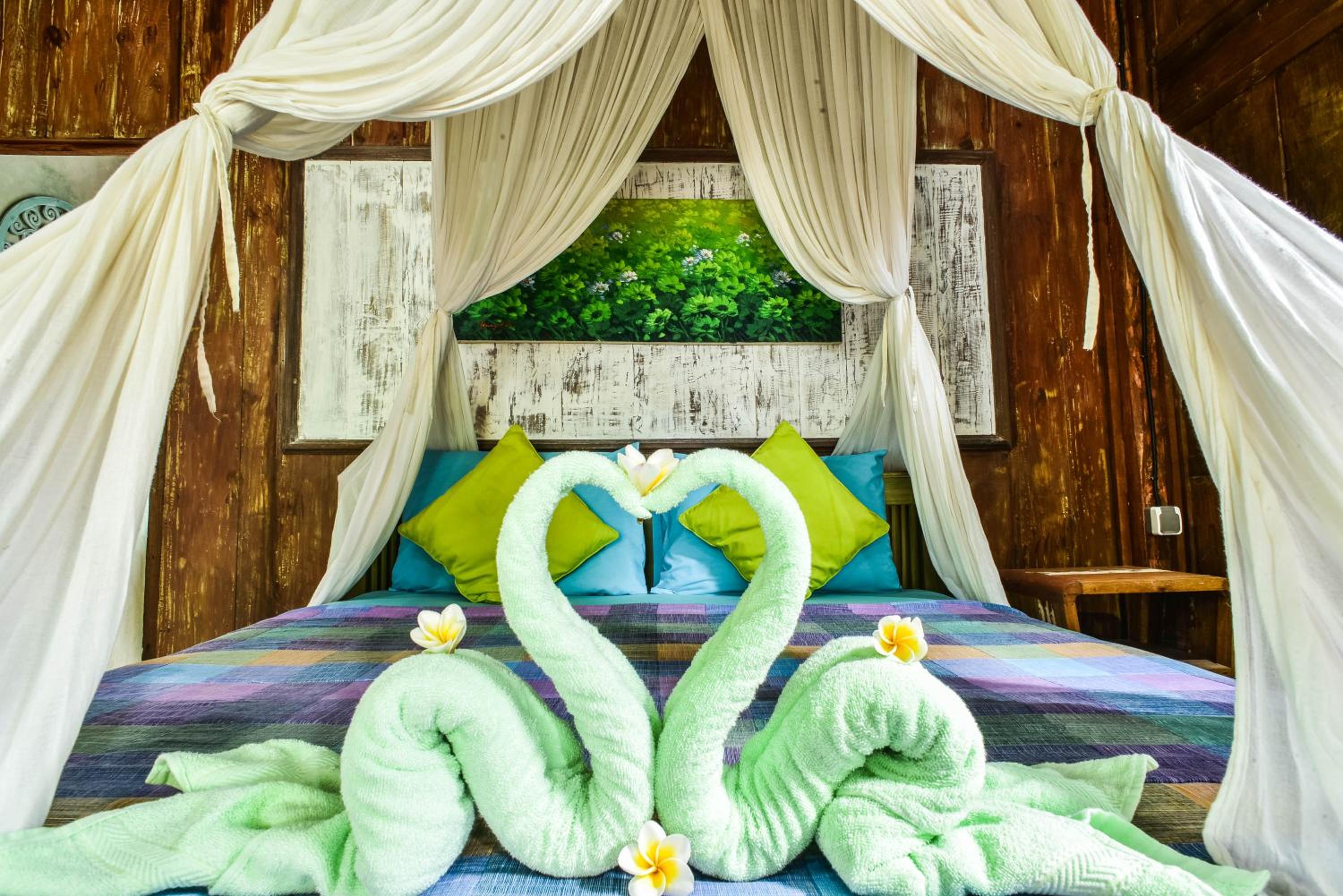Double Room with Pool View - Photo 13