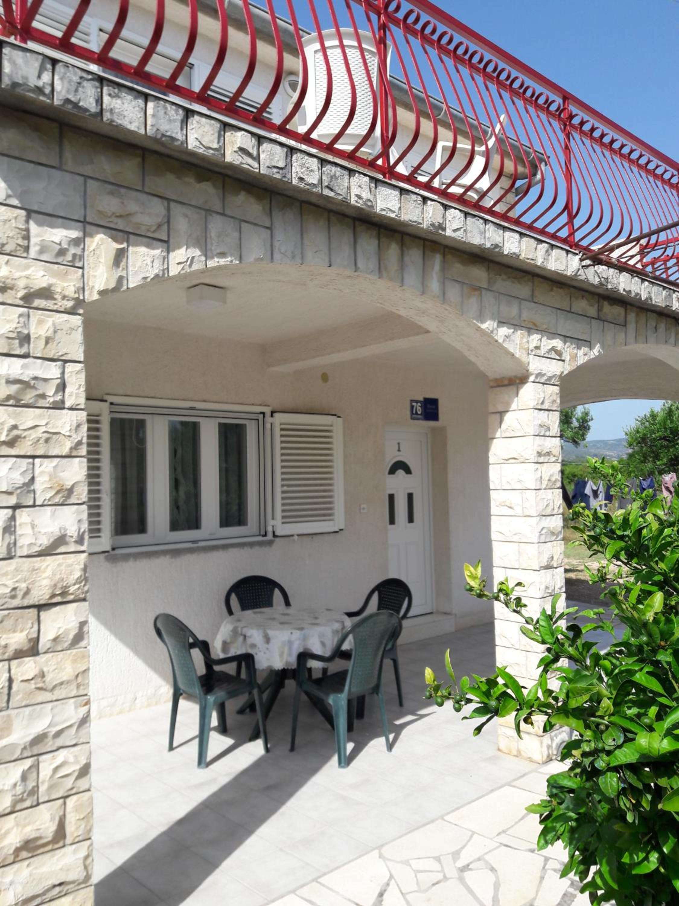 Two-Bedroom Apartment with Garden View photo 3