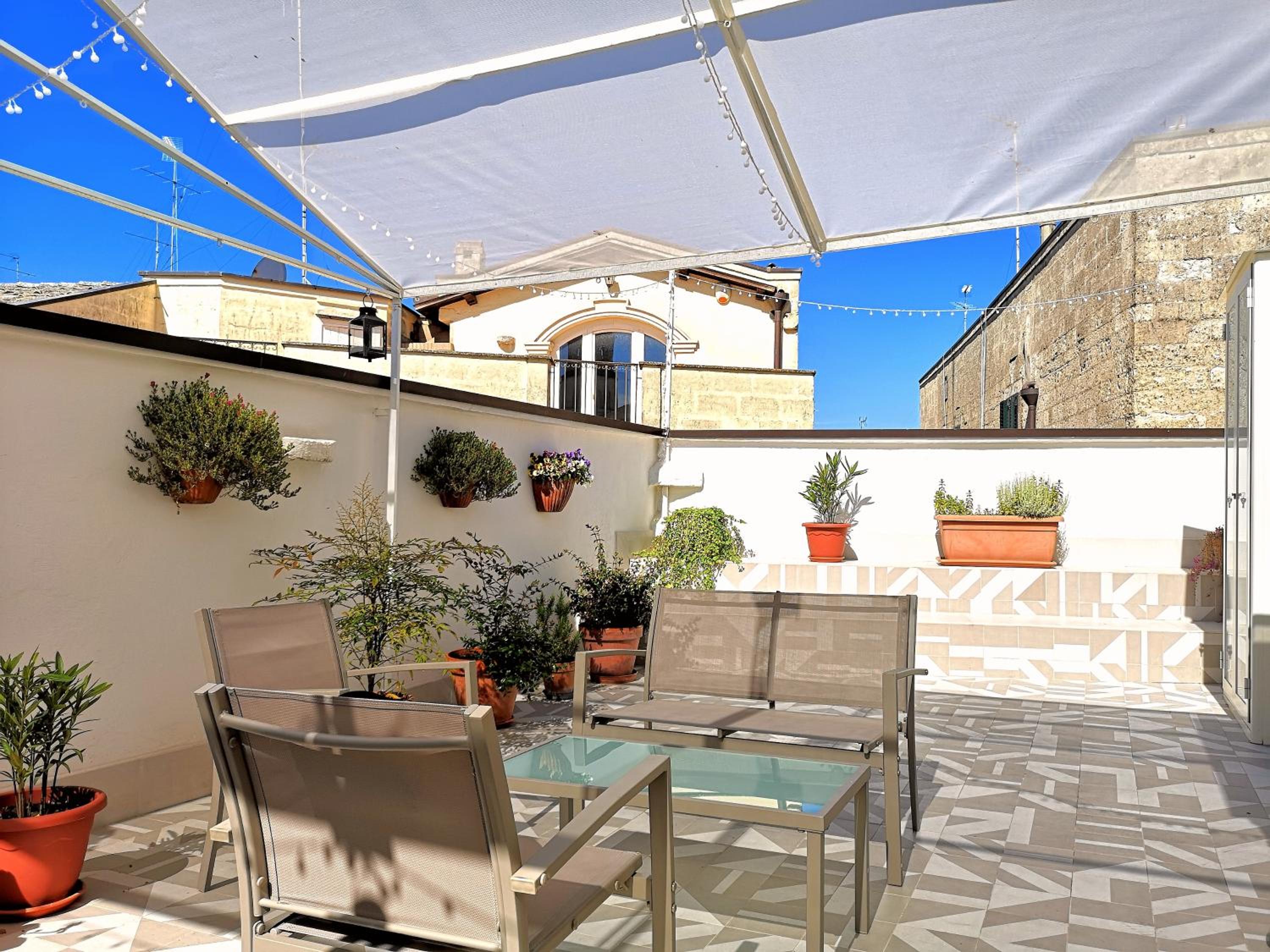 Deluxe Double Room with Balcony photo 3