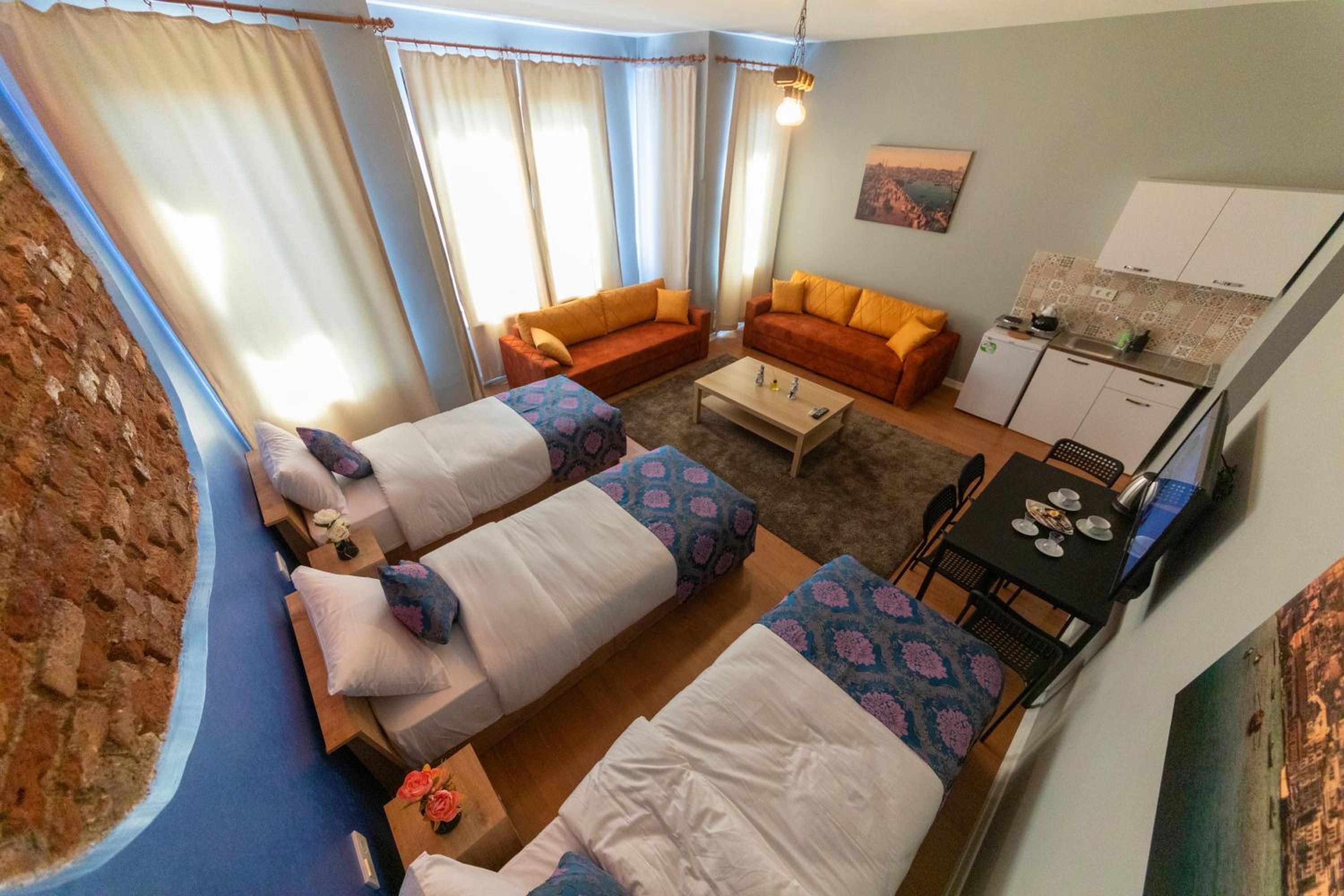 Queen Suite with Partial Sea View photo 3
