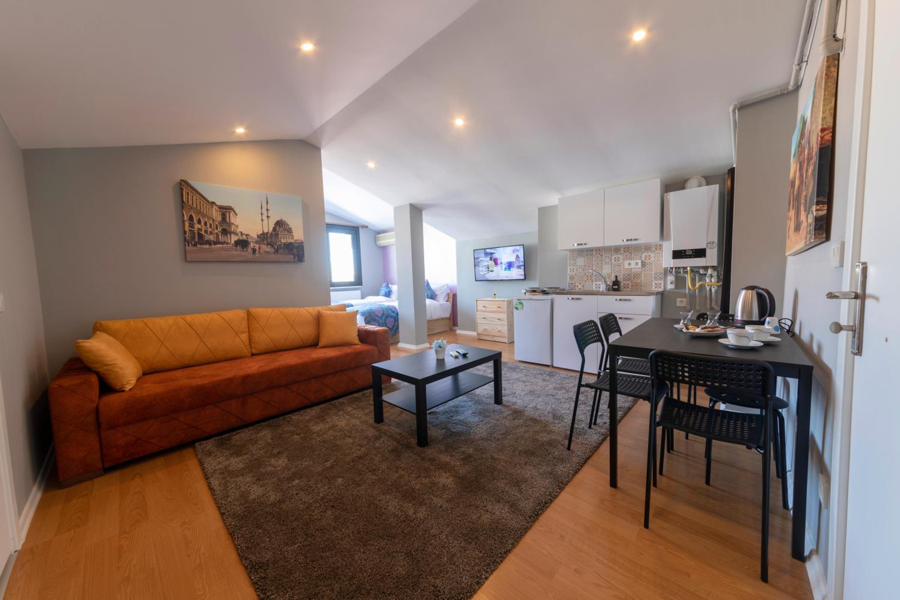 King Suite with Balcony photo 1