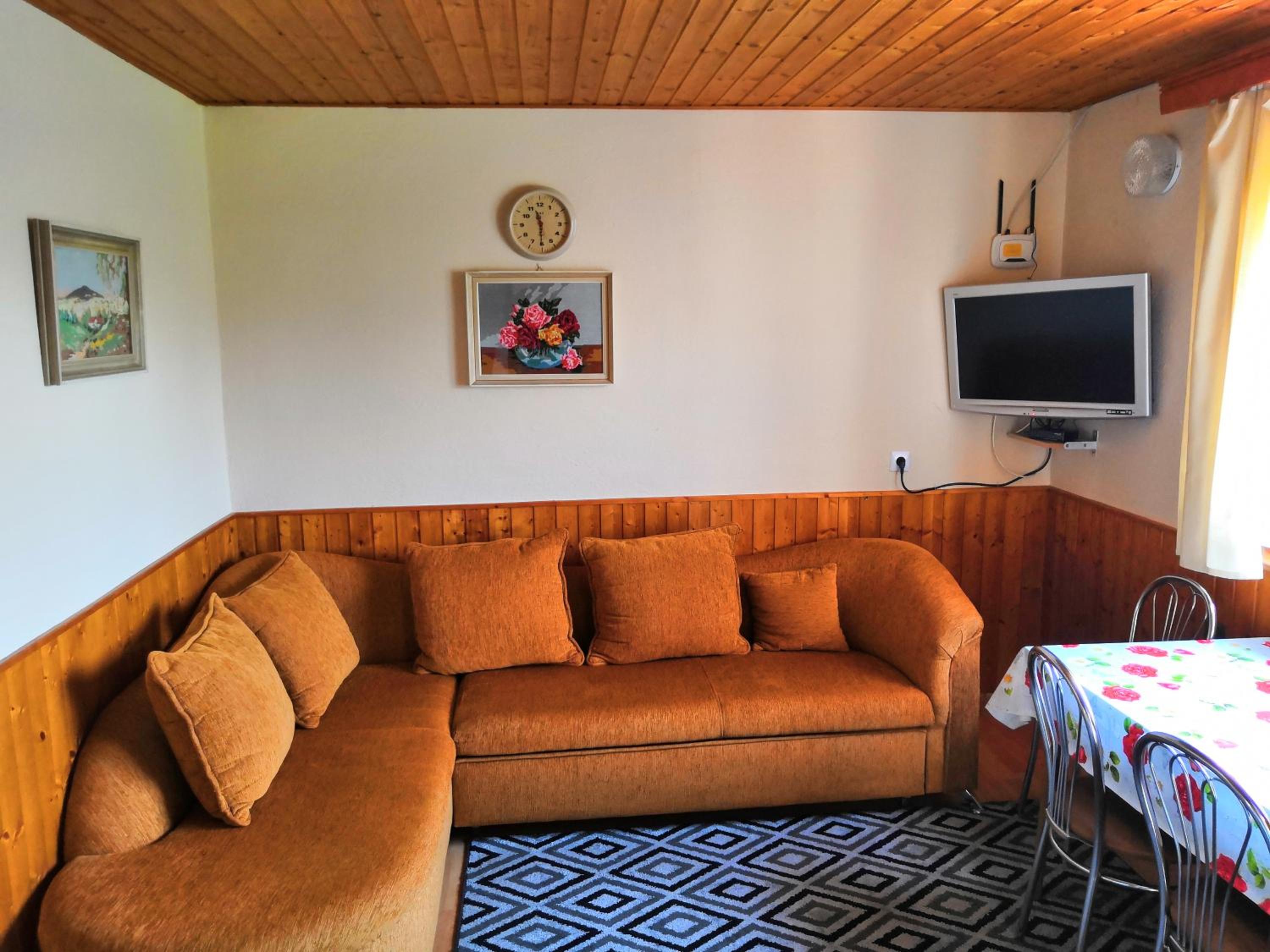 Family Room with Private Bathroom photo 3