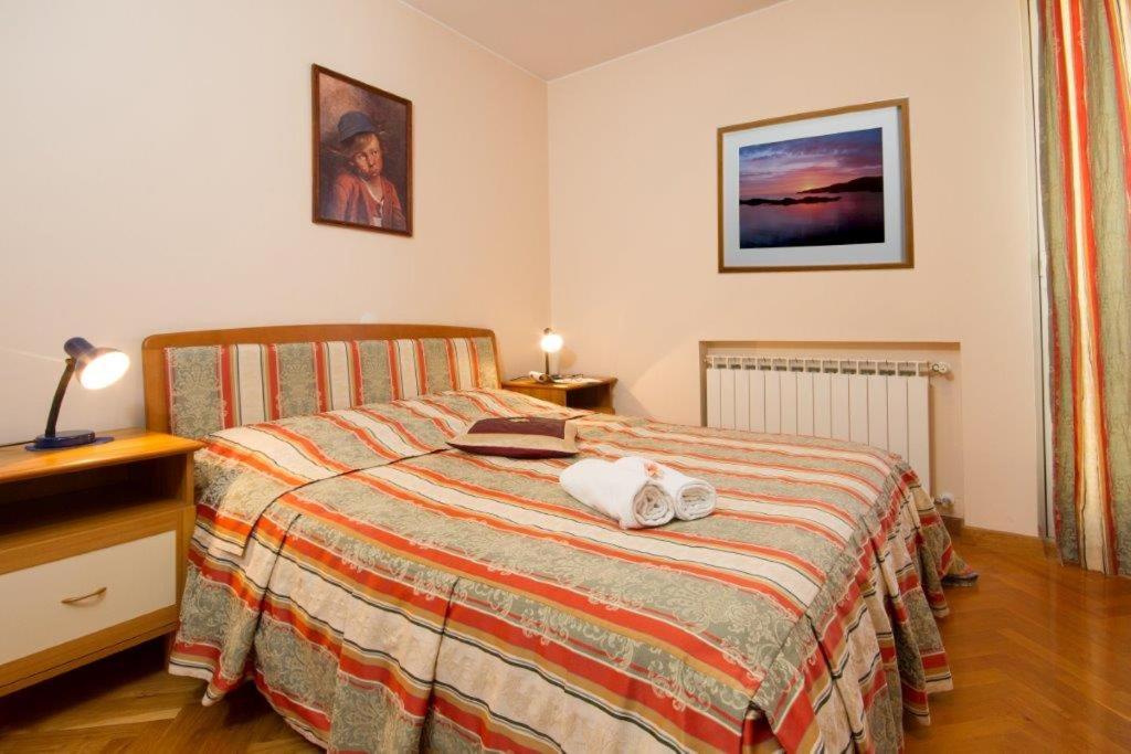Large Double or Twin Room - Photo 8