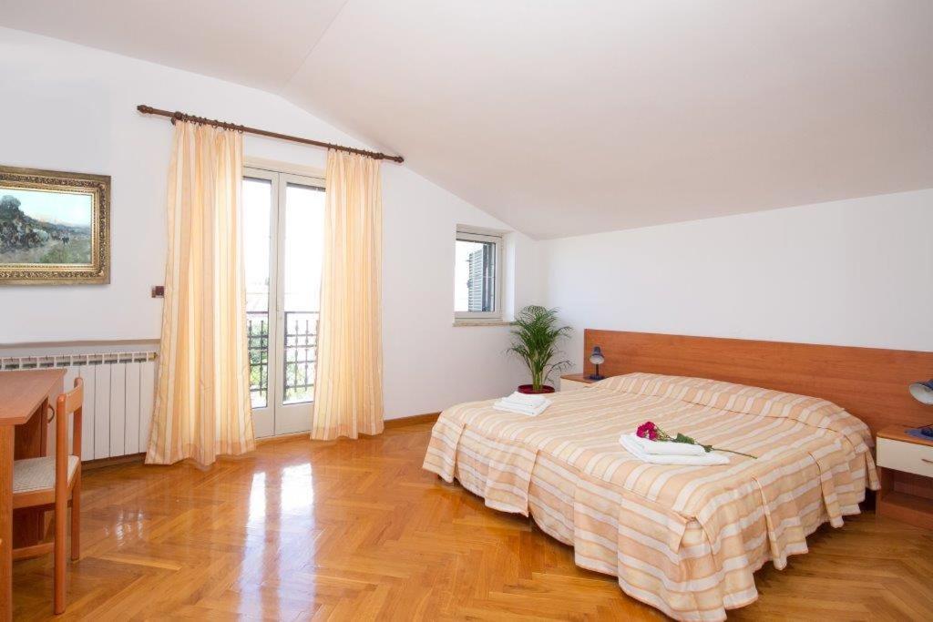 Standard Triple Room - Photo 7