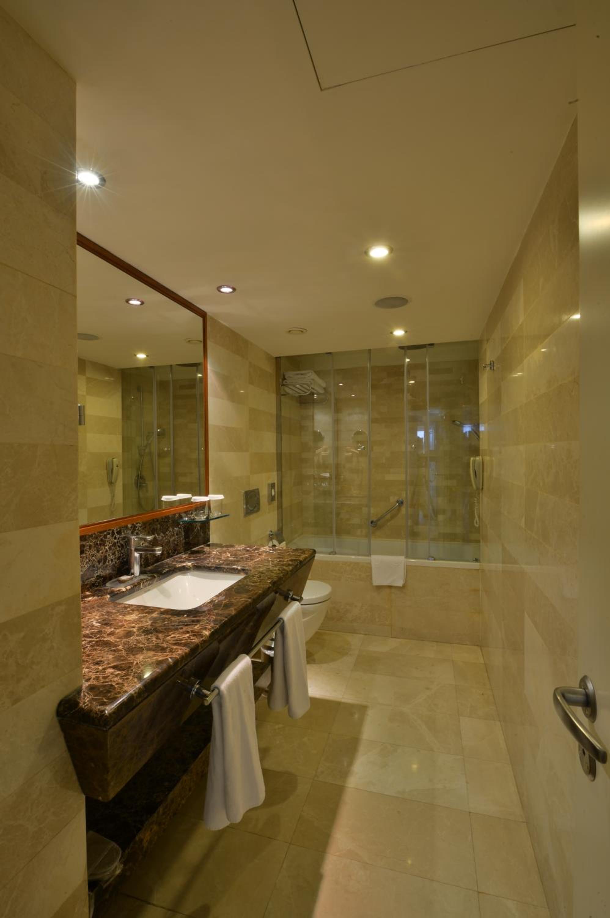 Standard Double or Twin Room - Photo 3
