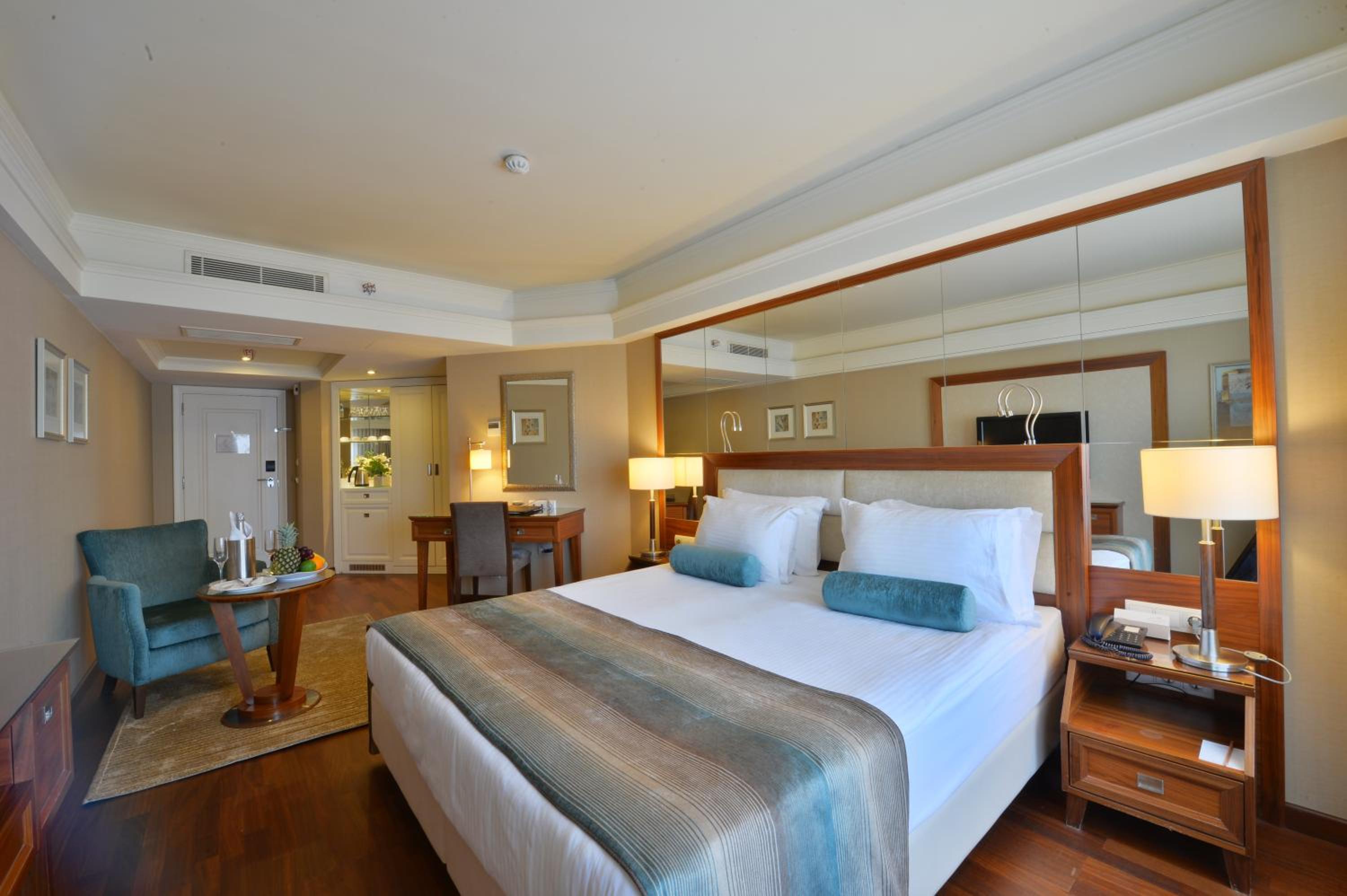 Standard Double or Twin Room - Photo 6