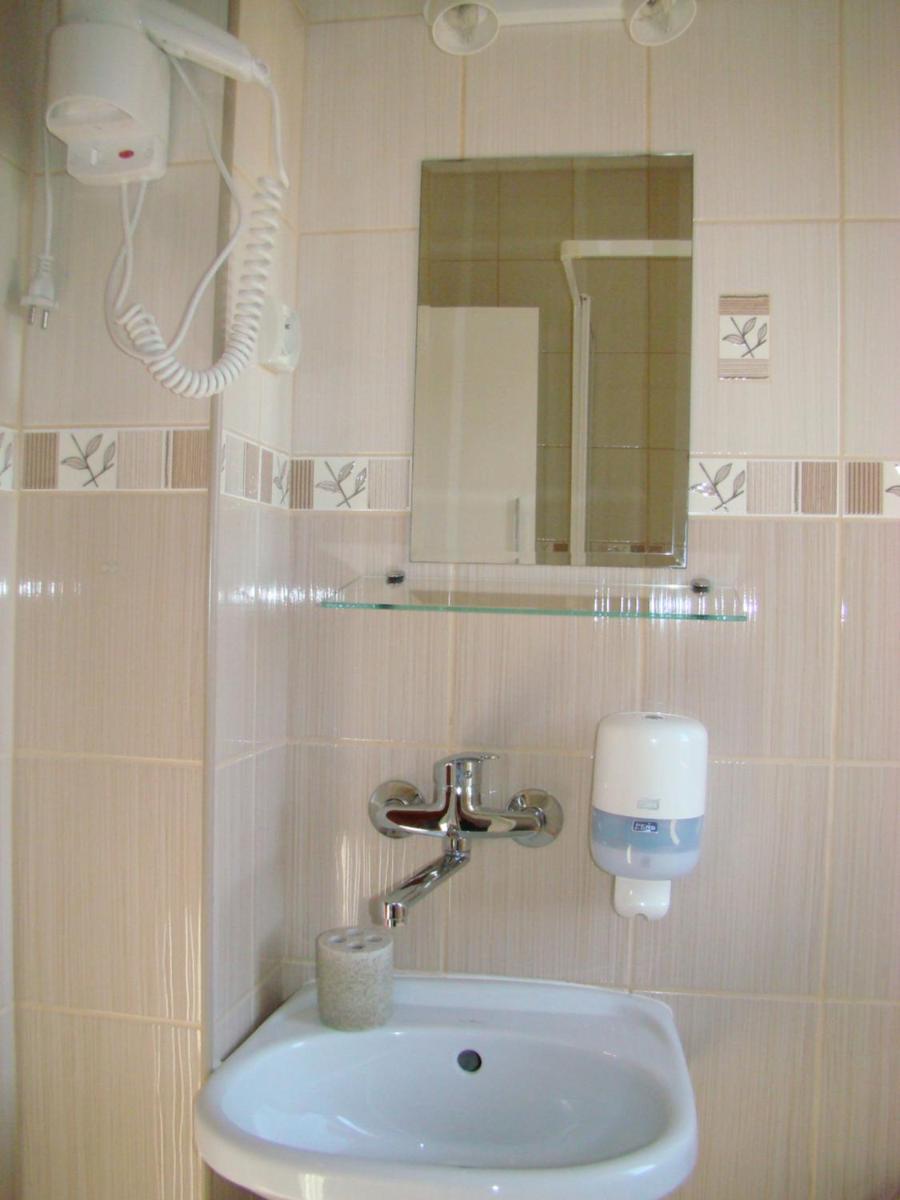 Double Room with Private Bathroom photo 3