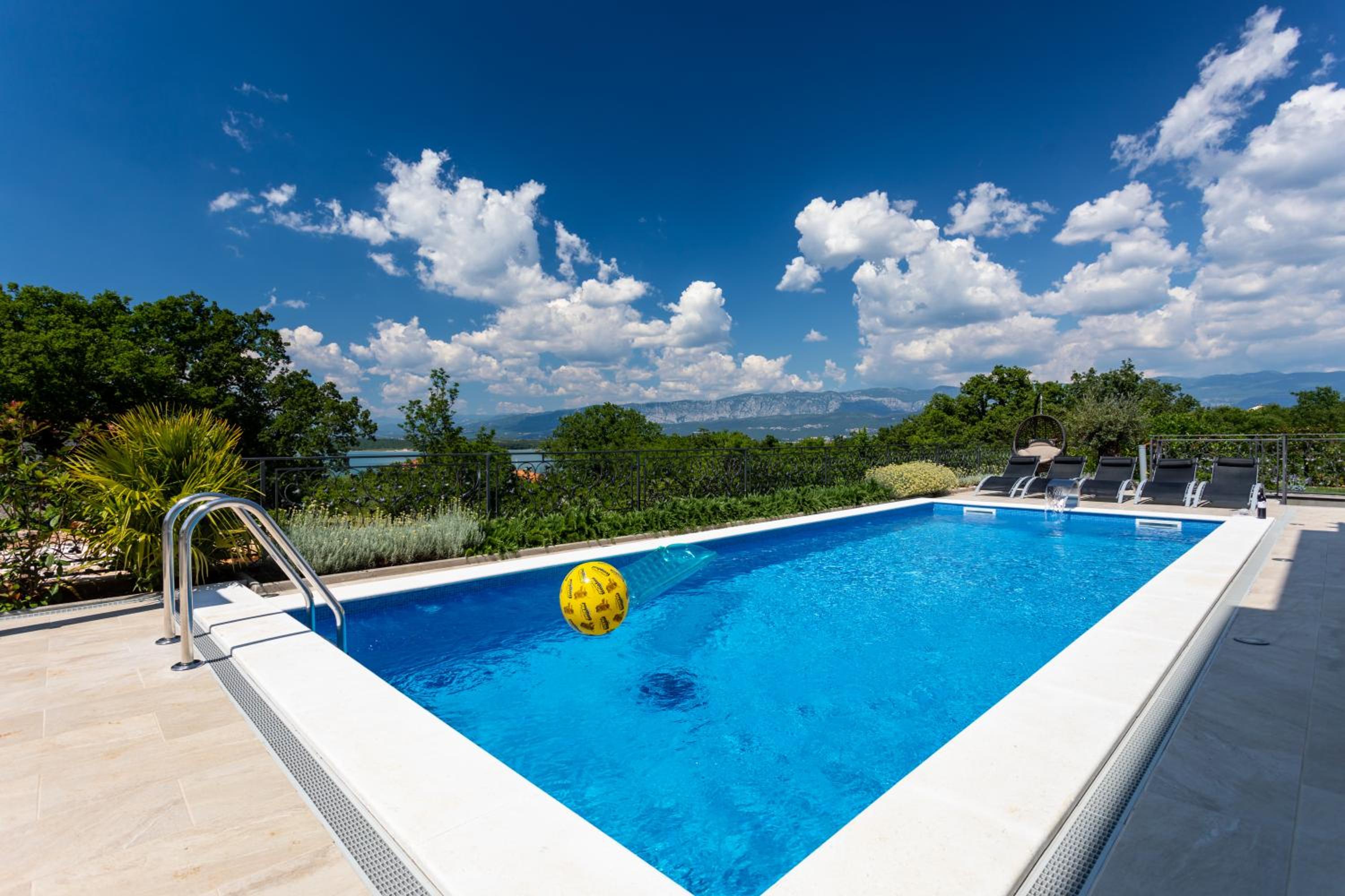 Villa photo 3