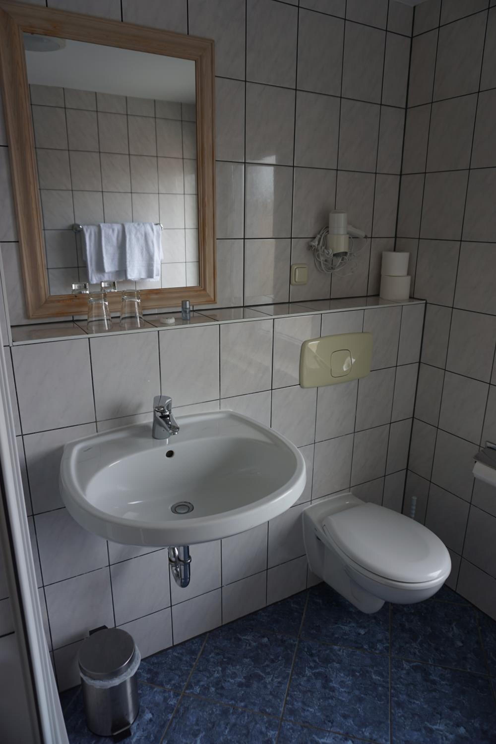 Standard Double Room - Photo 7