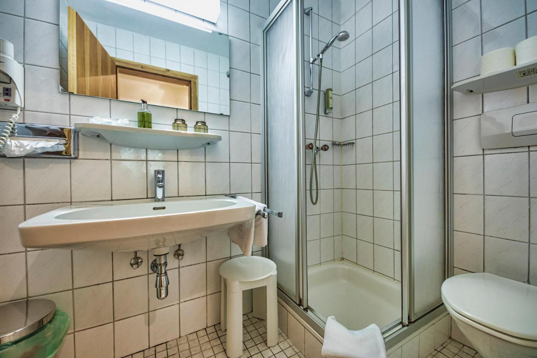 One-Bedroom Apartment - Annex - Photo 2