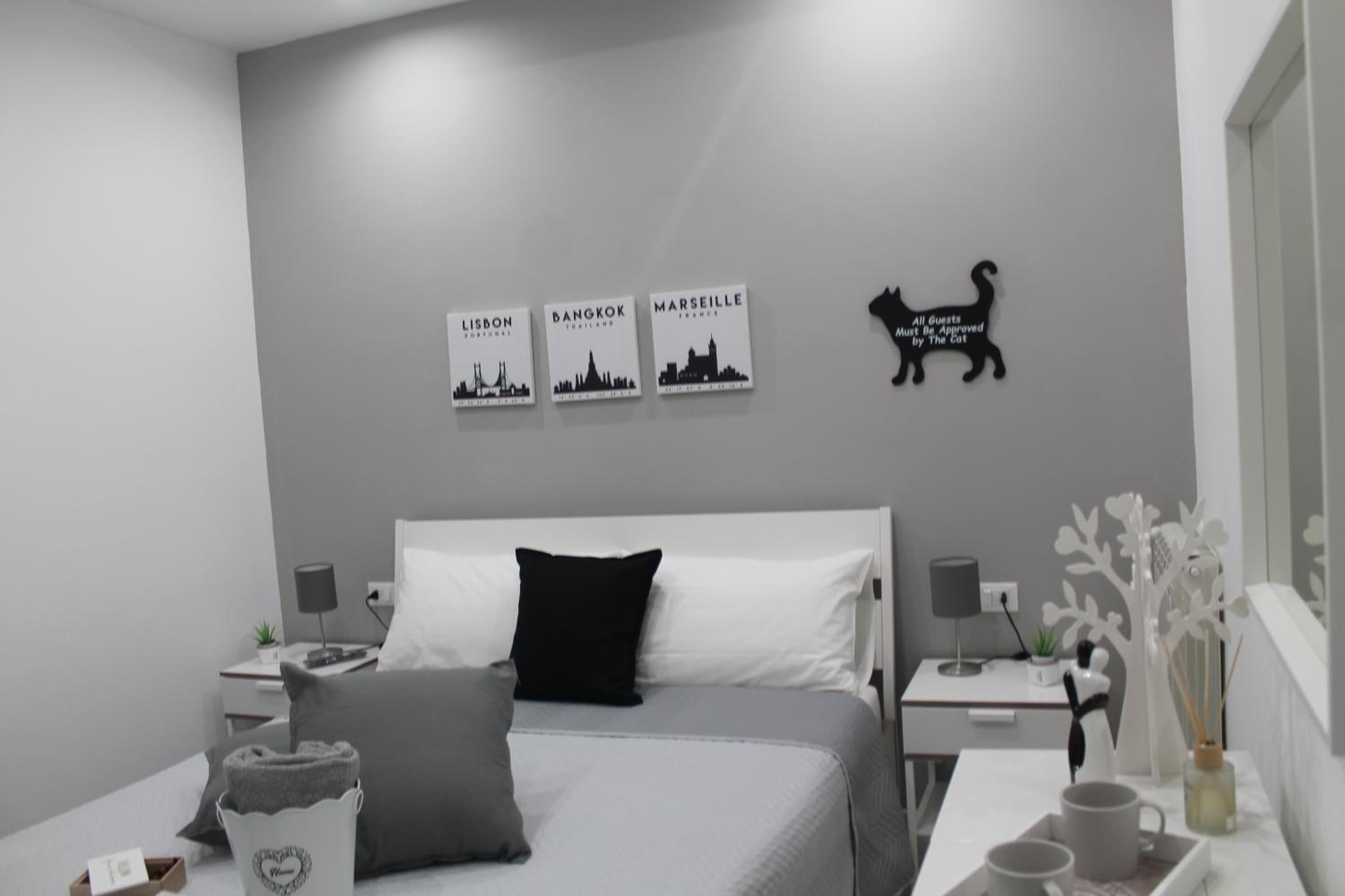 Deluxe Room (2 Adults + 1 Child) - Photo 14