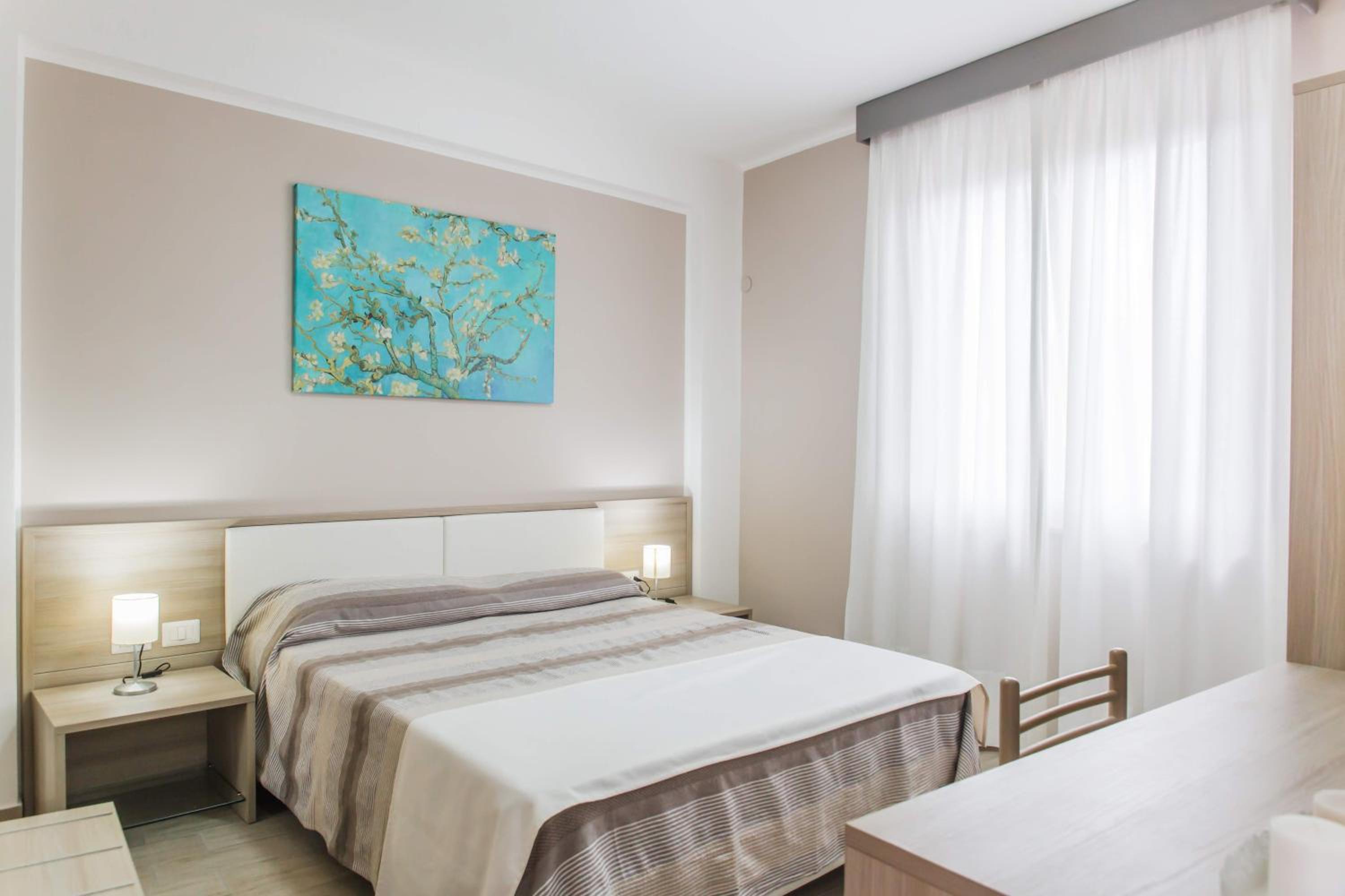 One-Bedroom Apartment - Photo 1