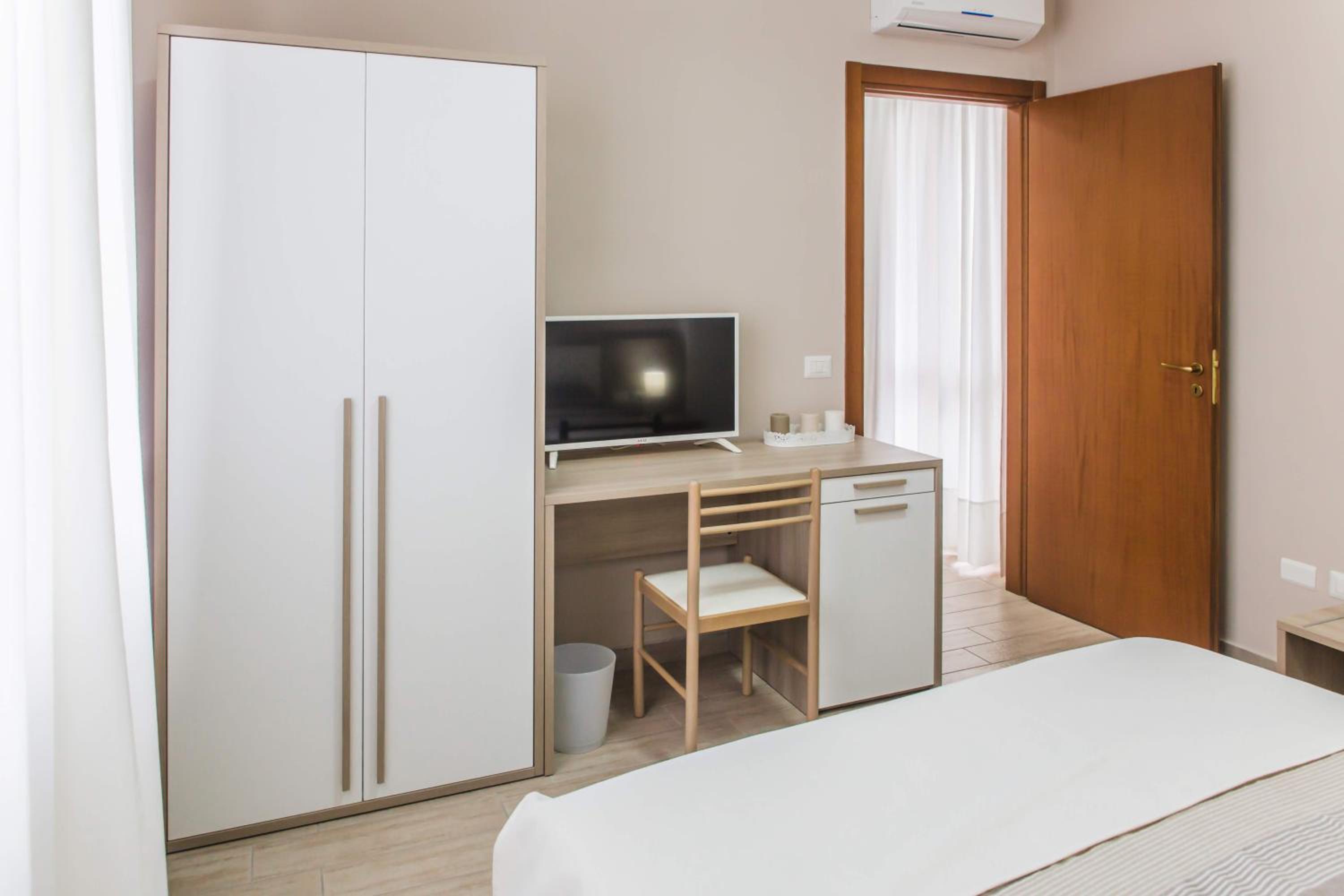 One-Bedroom Apartment - Photo 4