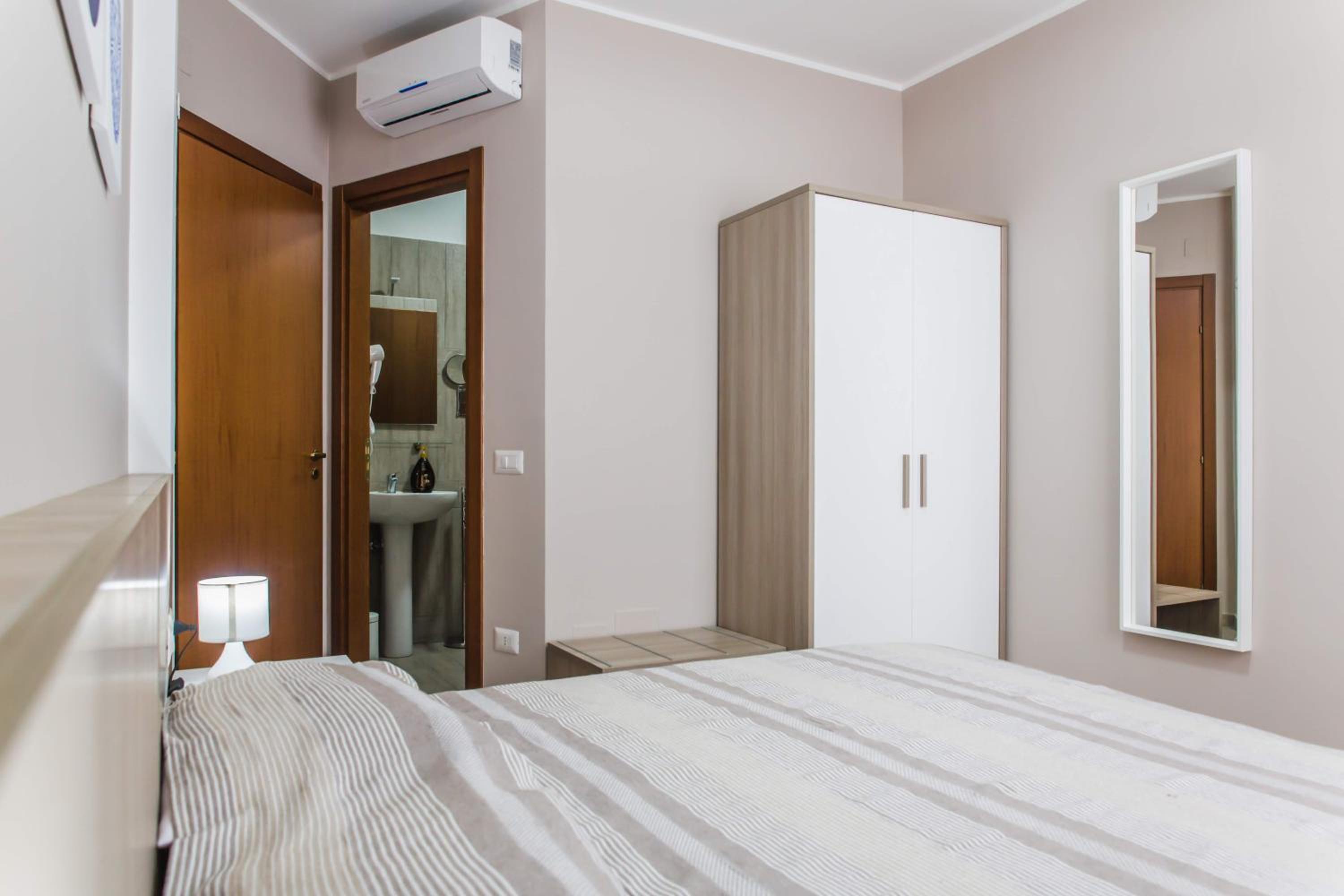 Studio Apartment - Photo 6