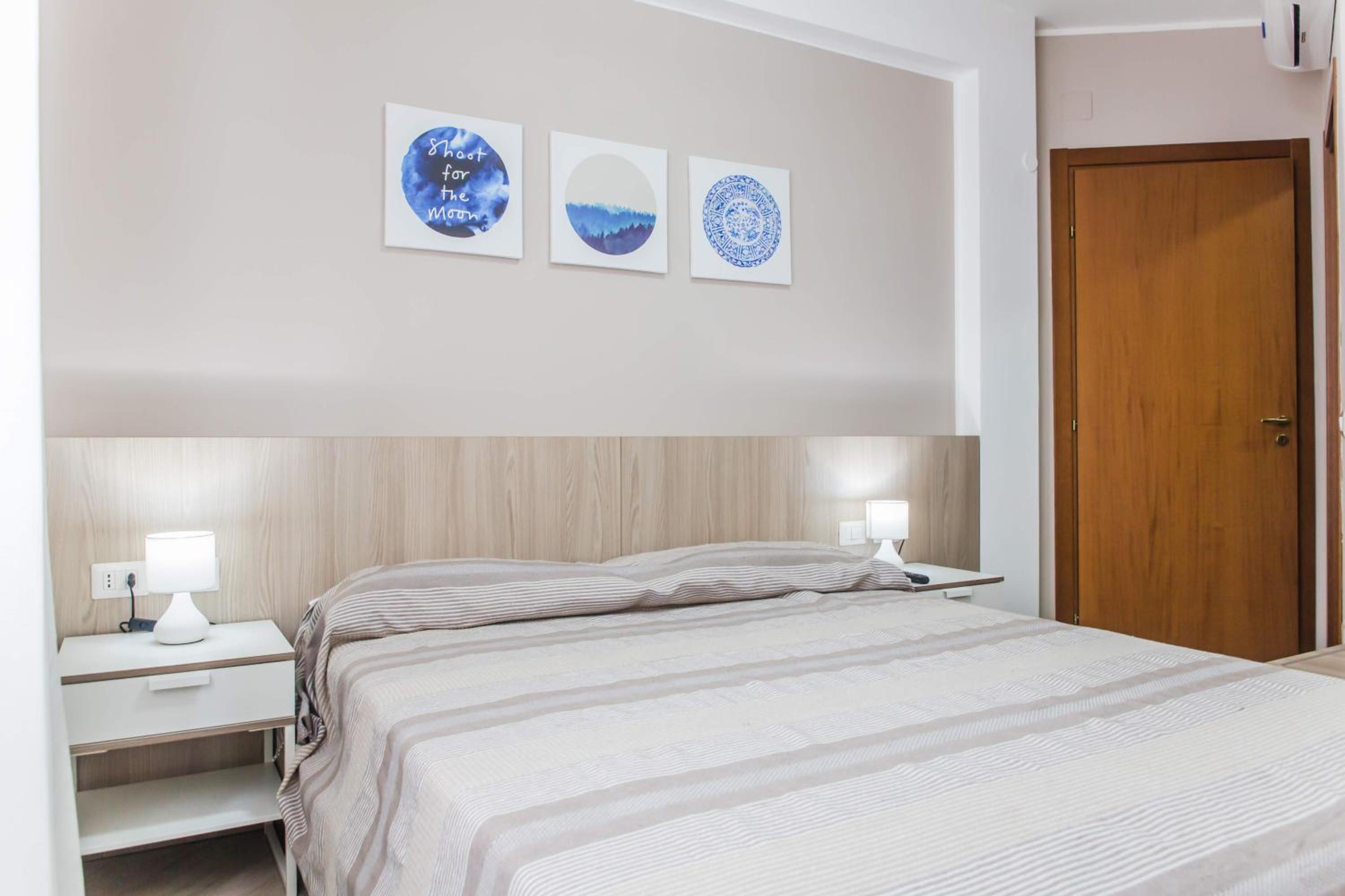 Studio Apartment - Photo 1