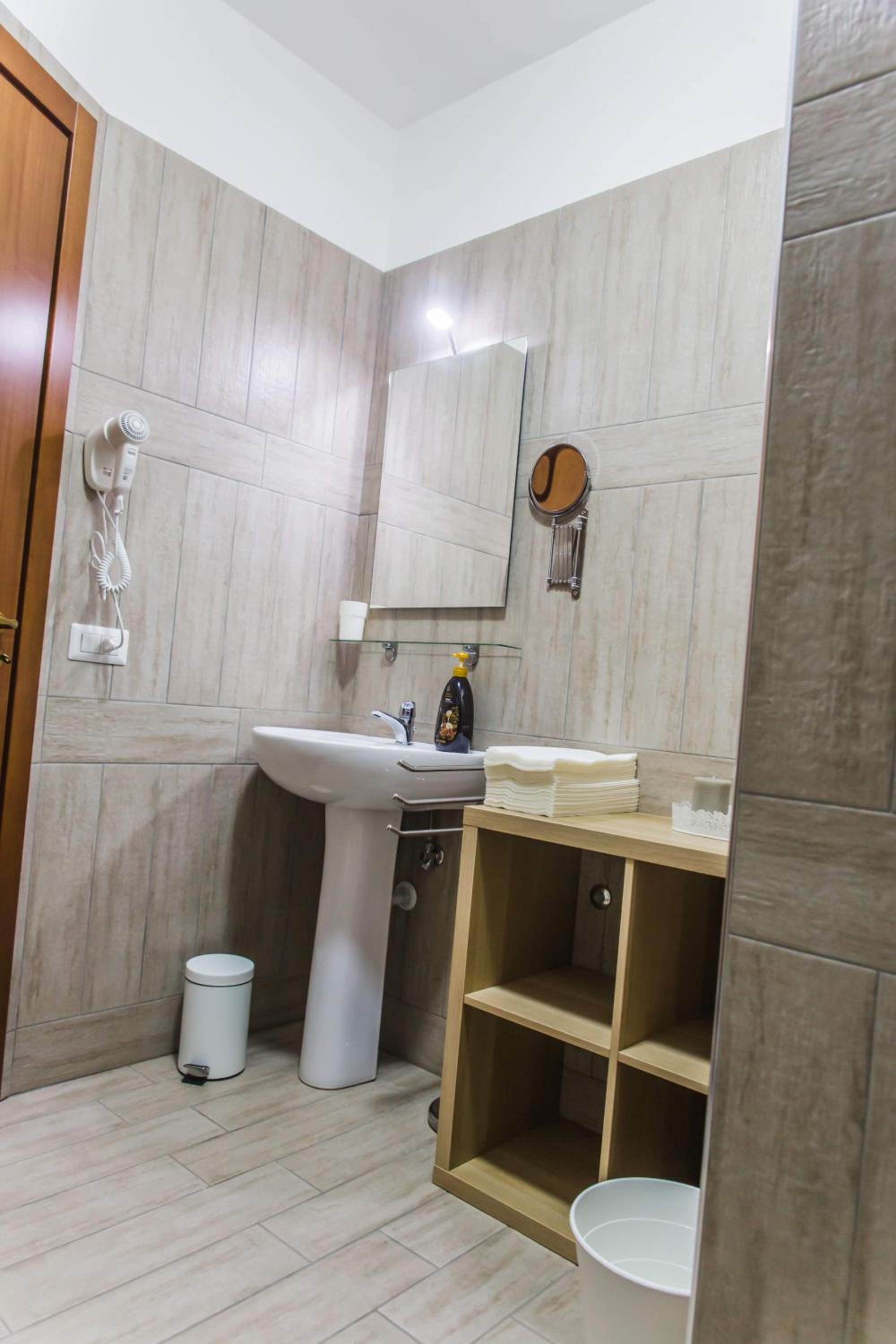 Studio Apartment - Photo 5