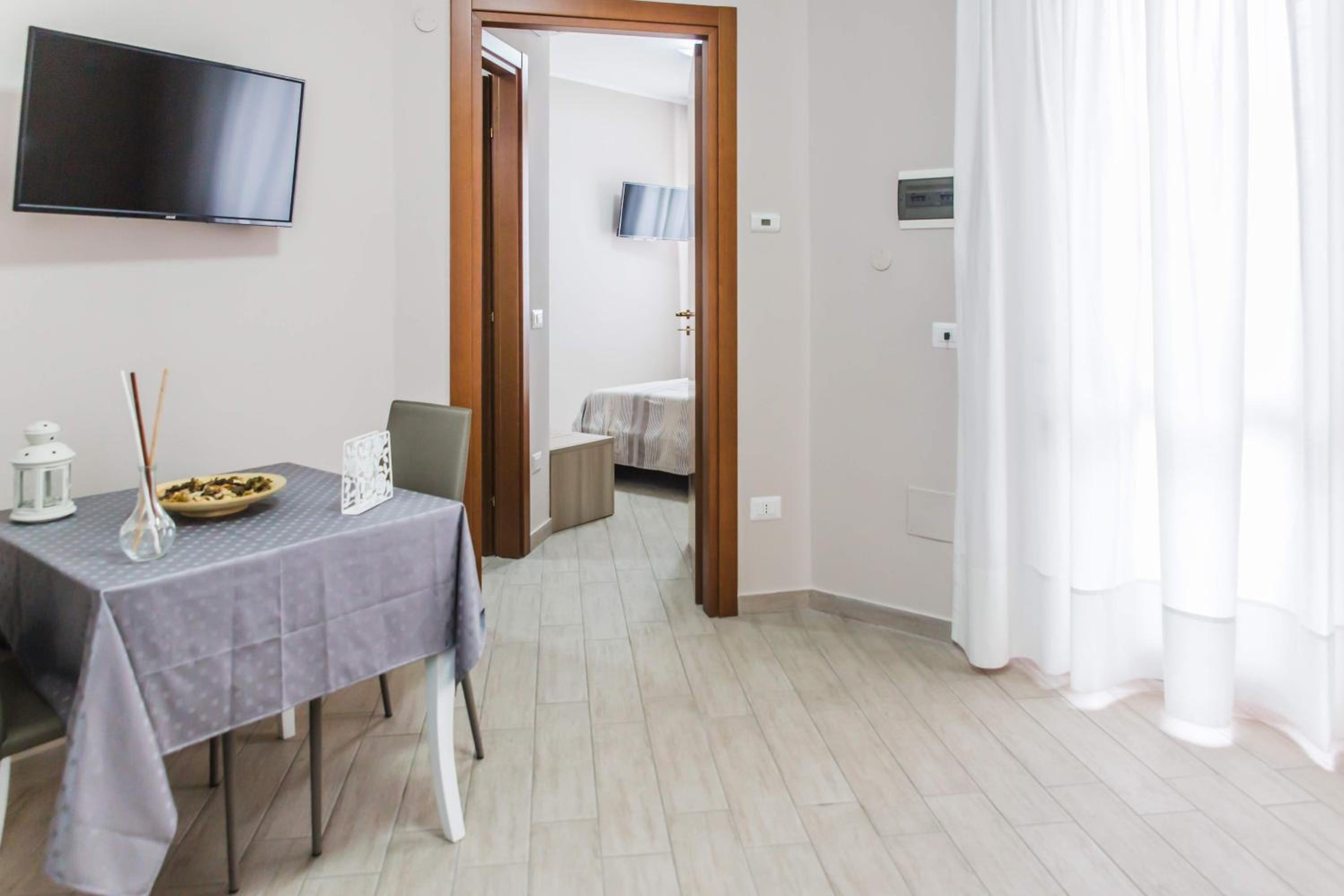 Studio Apartment - Photo 3