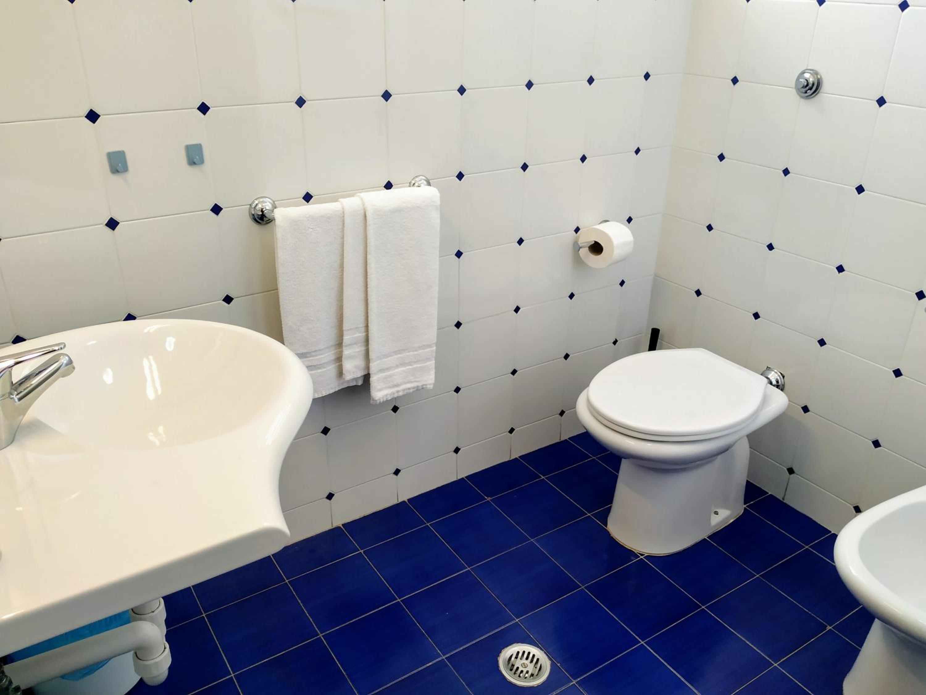 Standard Double Room - Photo 4