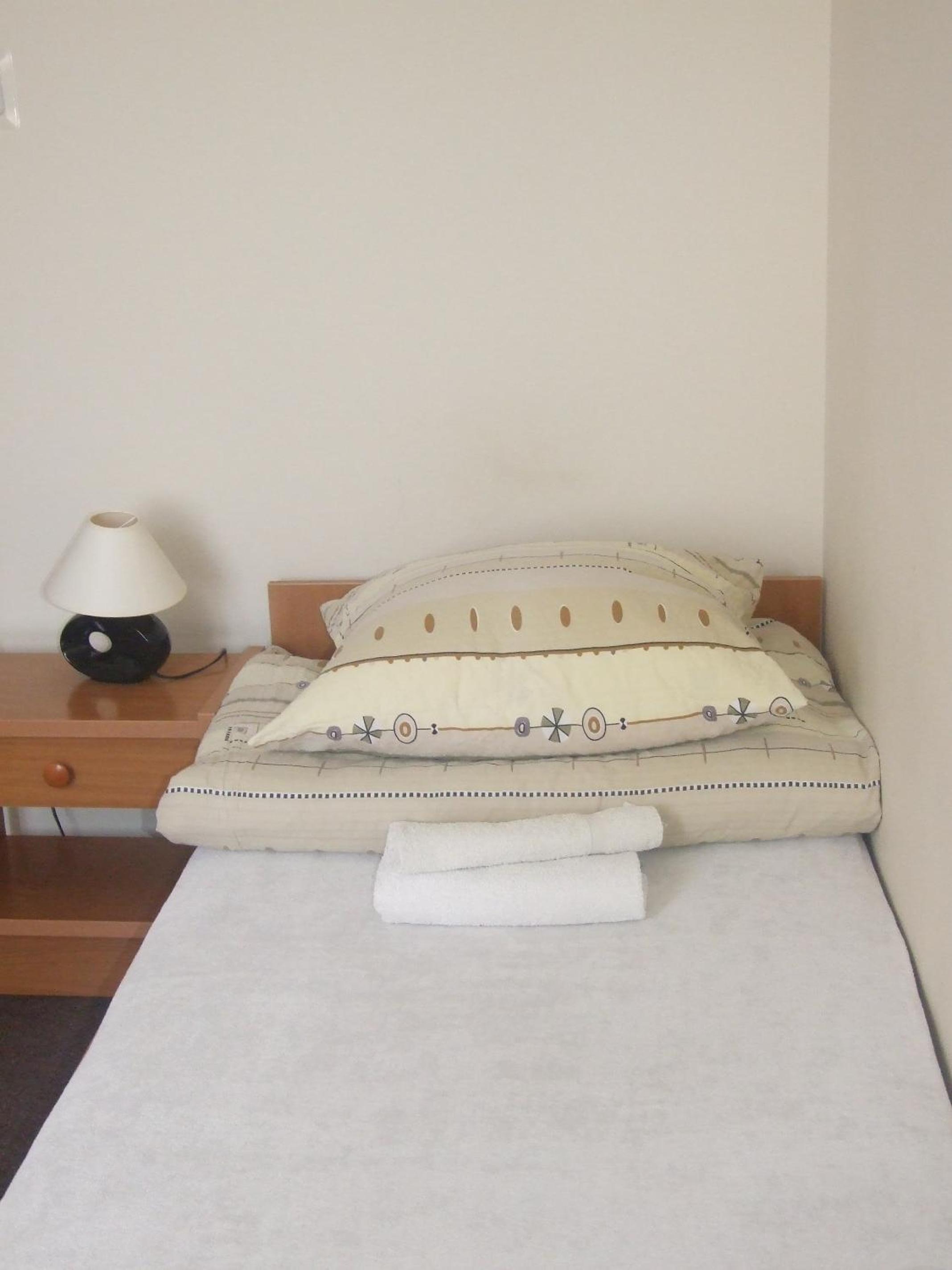 Twin Room - Photo 11