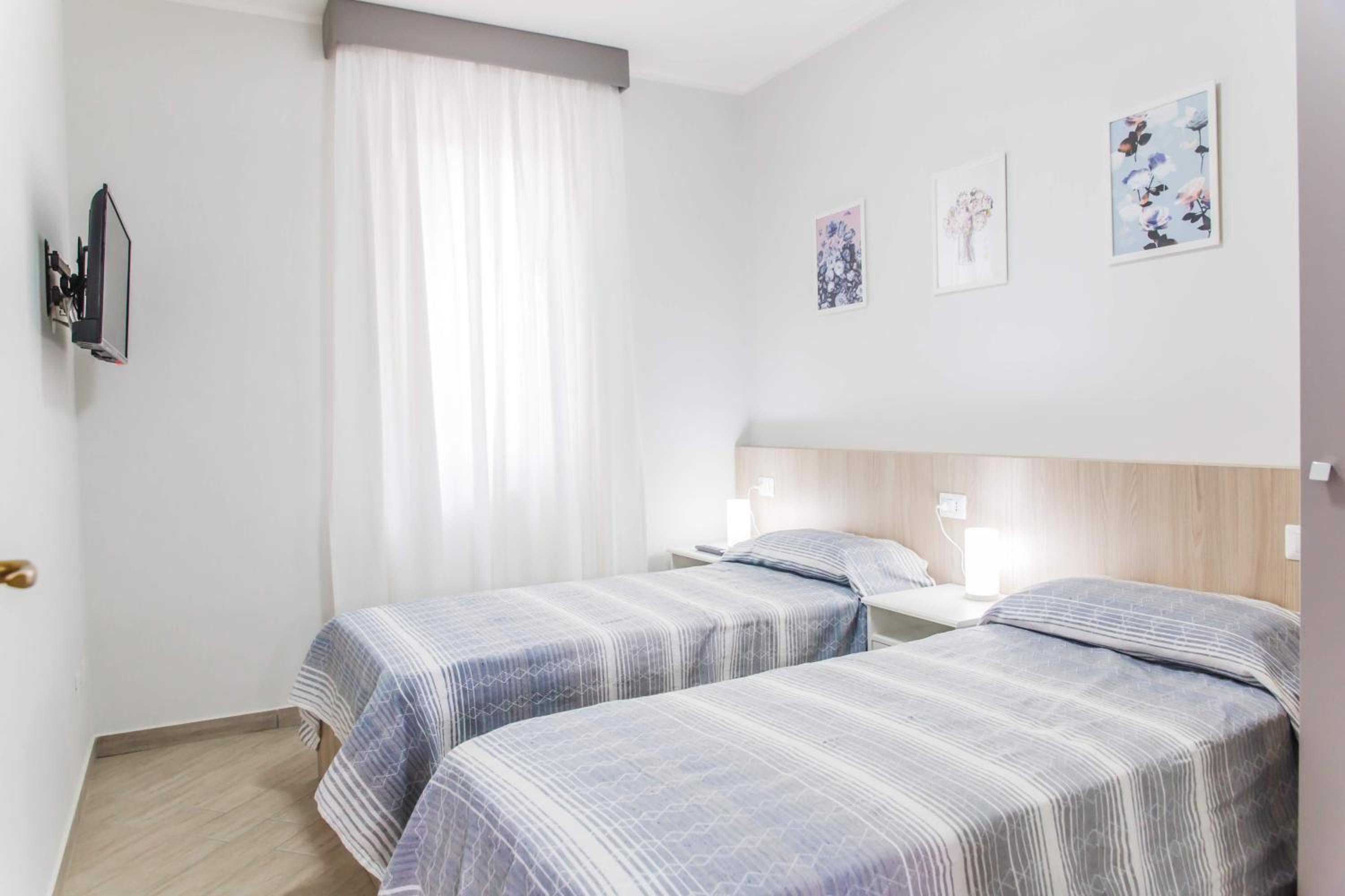 Two-Bedroom Apartment - Photo 12