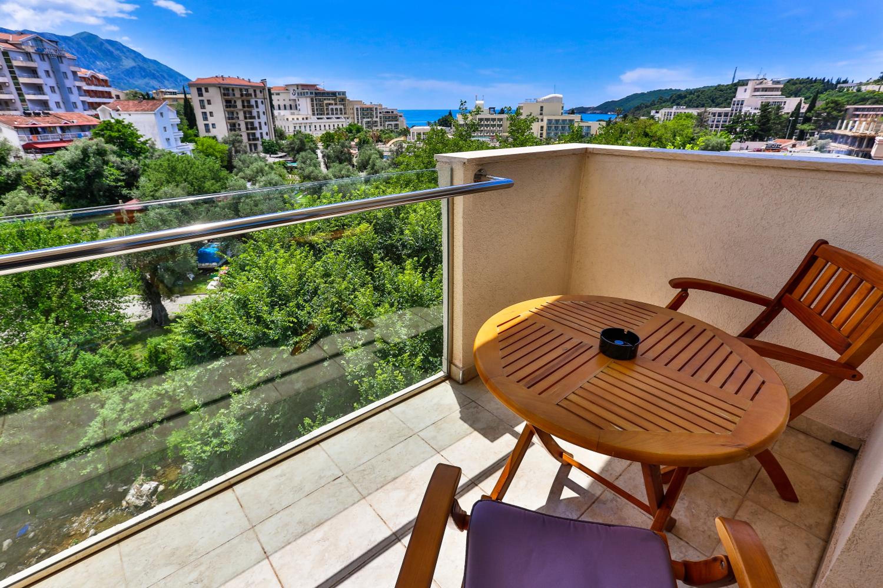 Superior Double Room with Partial Sea View