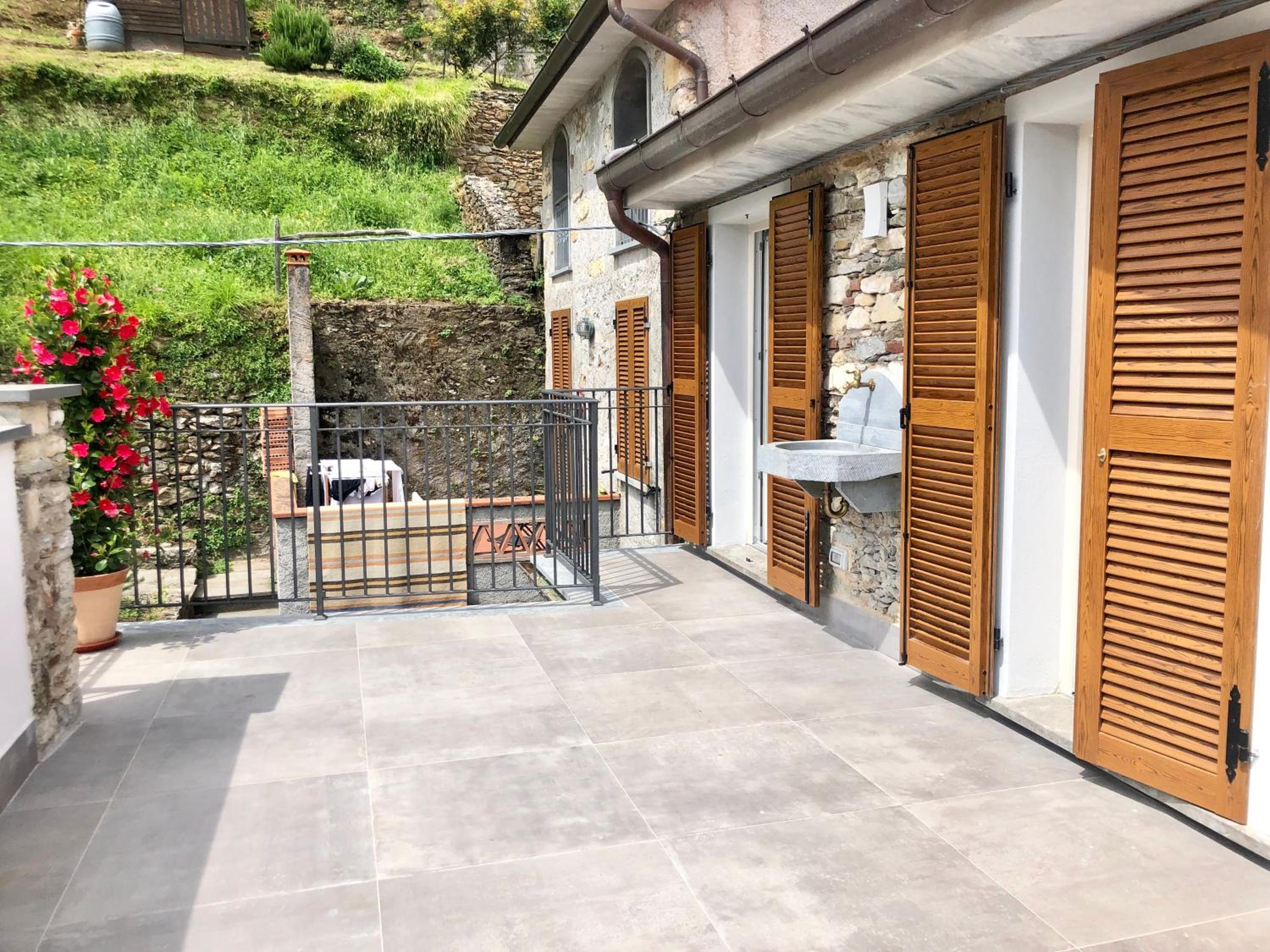 Family Room with Terrace - Photo 2