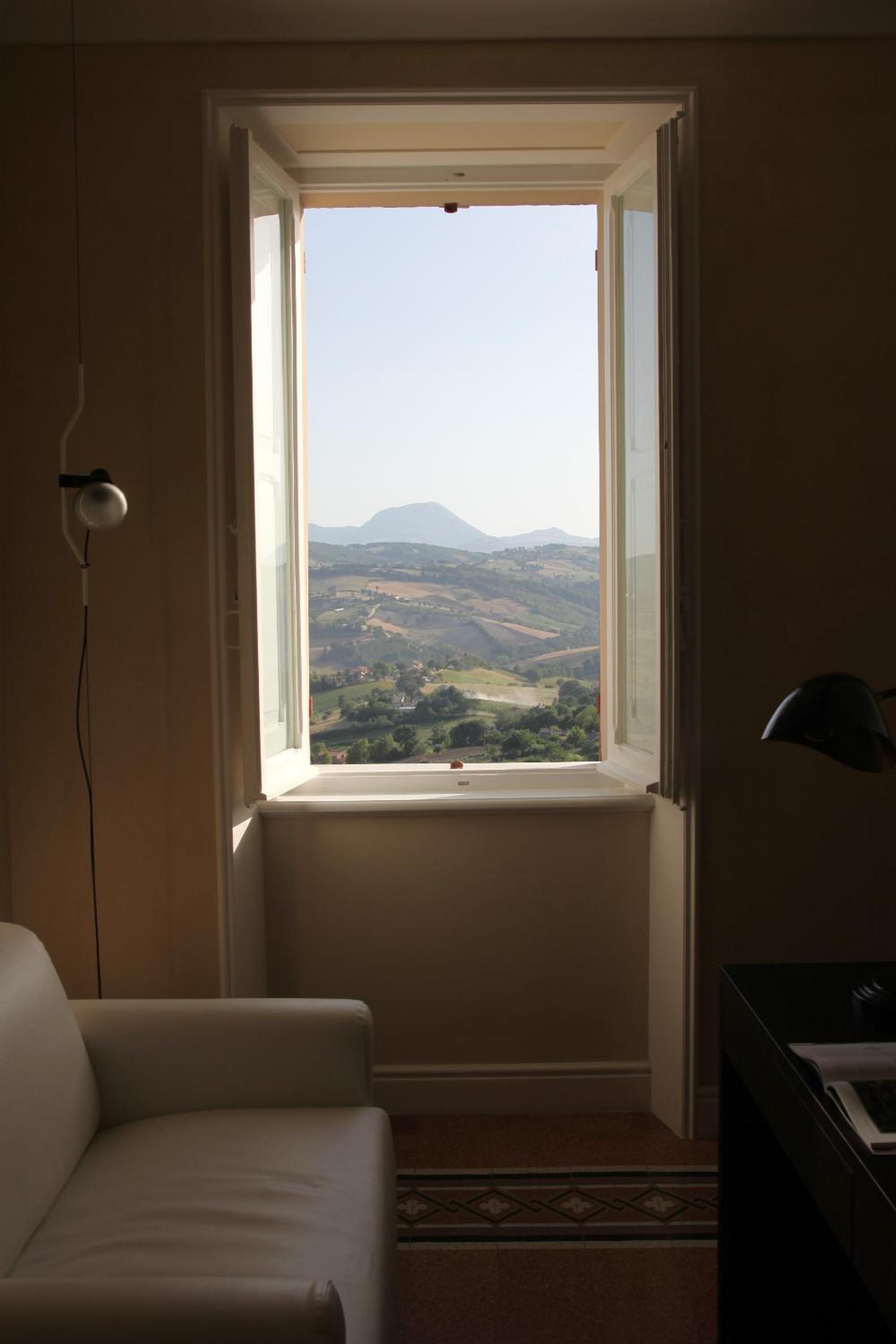 Suite - Photo 3