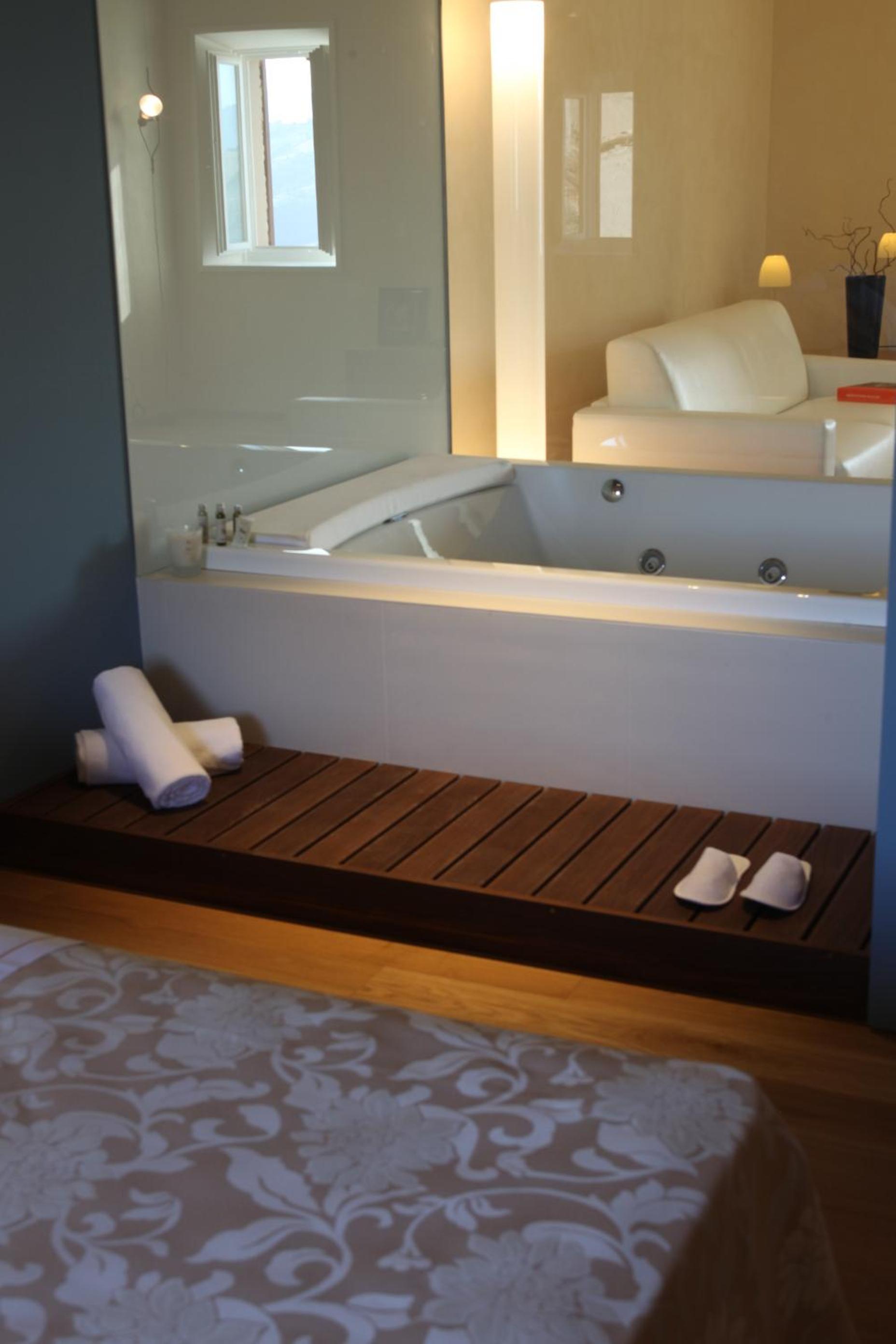 Suite - Photo 4