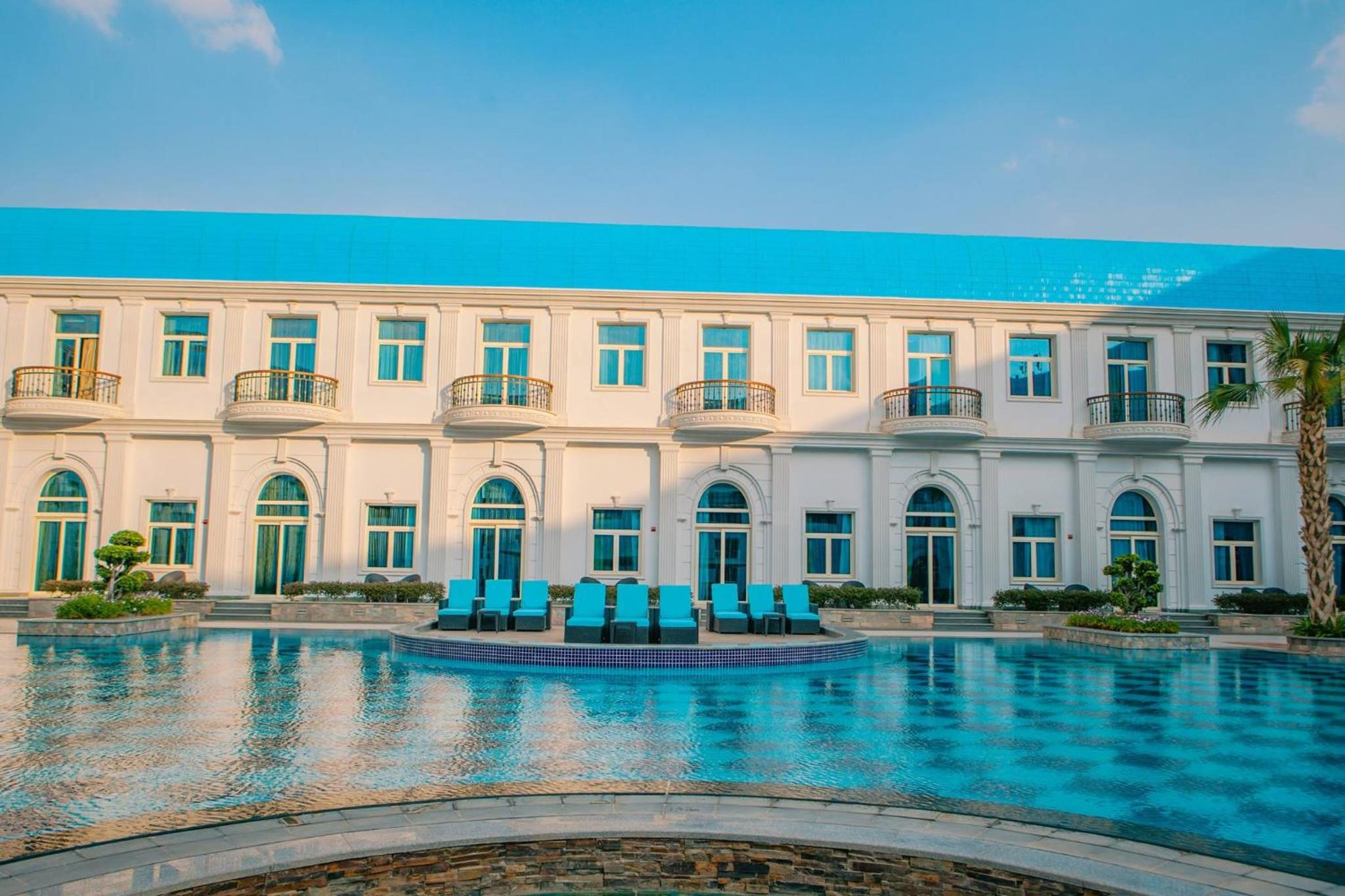 Cabana Pool with Terrace - Photo 9