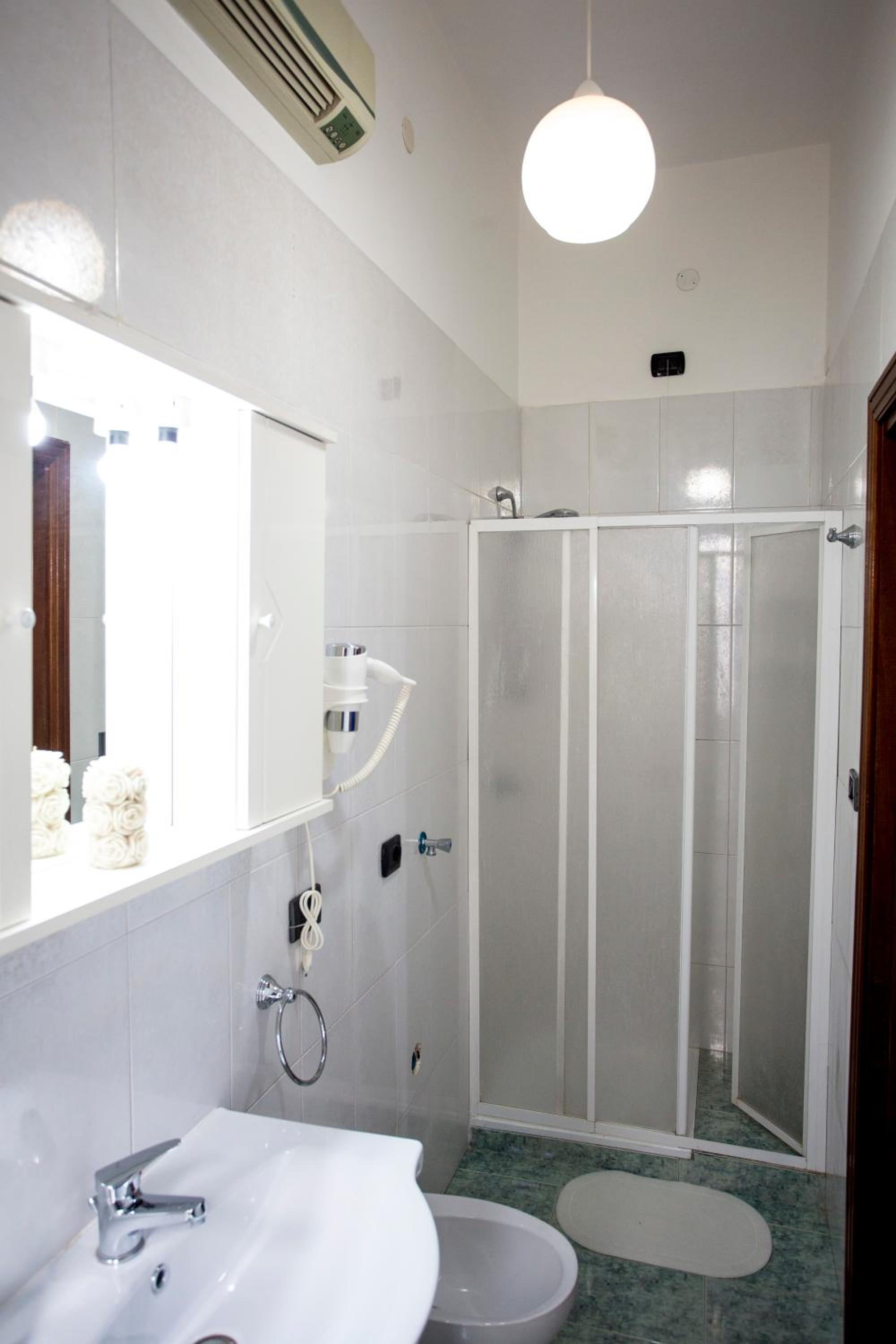 Family Room with Private Bathroom - Photo 6