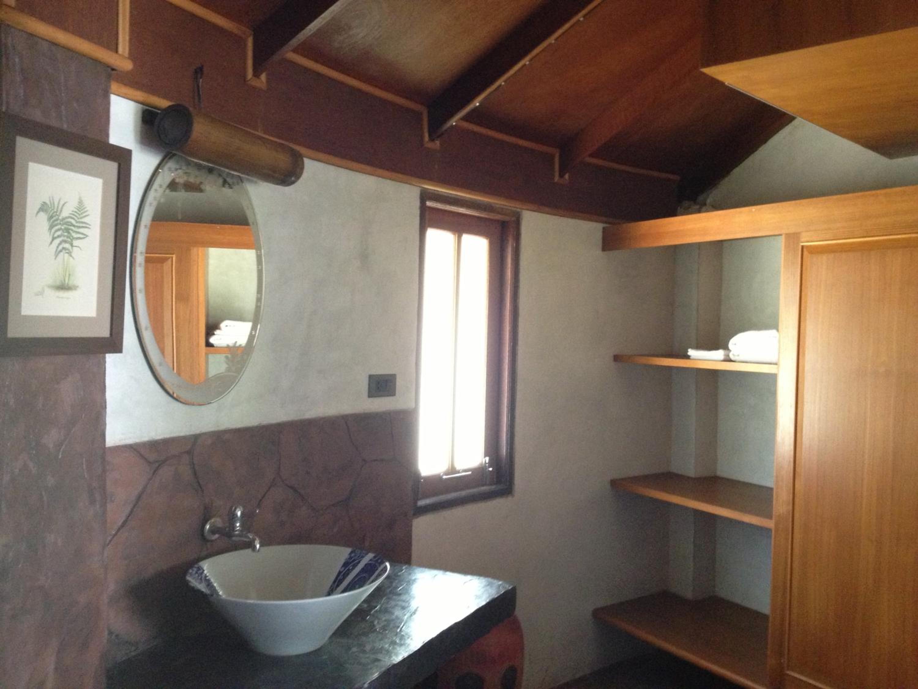 Air-Conditioned Bungalow with Shower - Photo 3