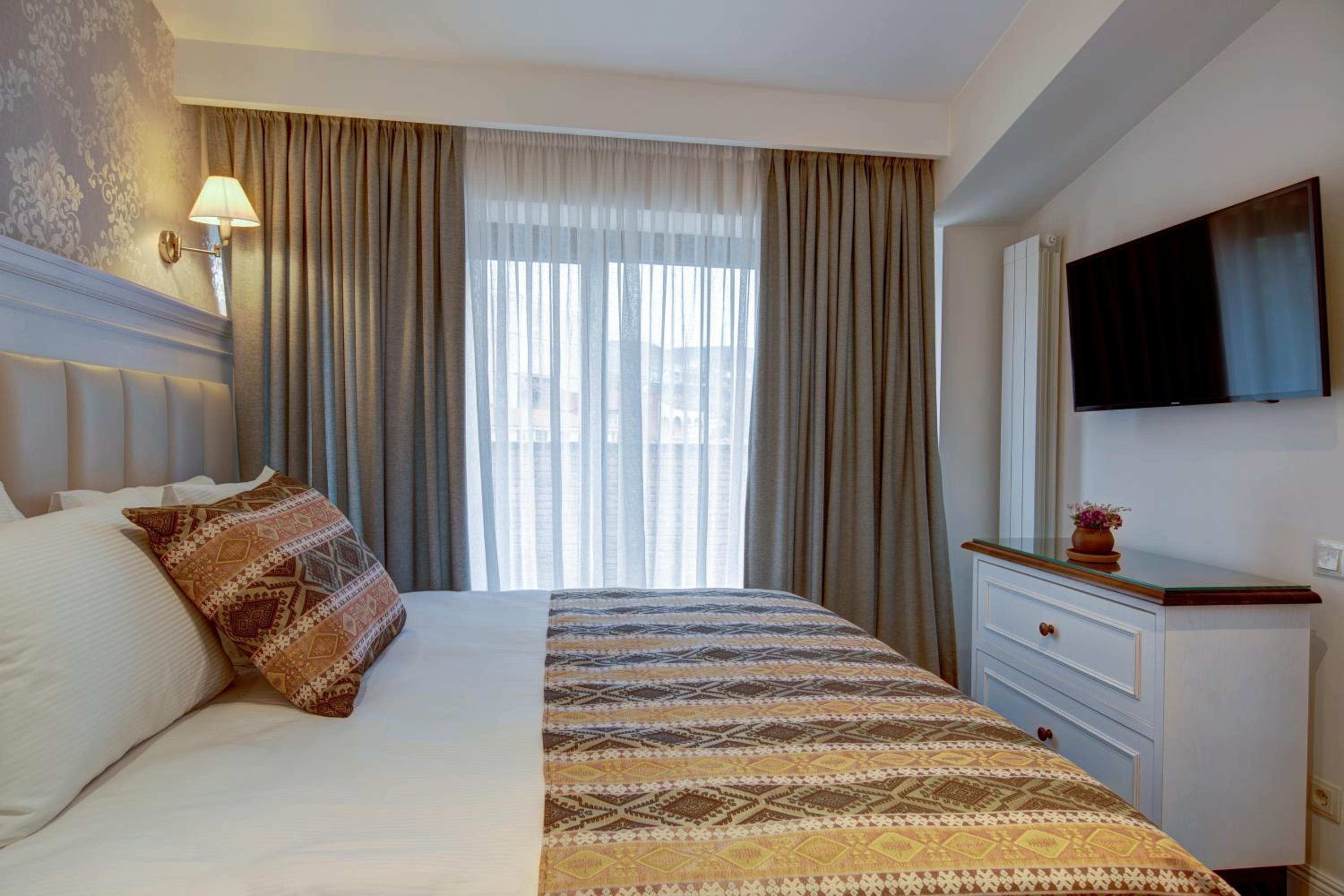Suite with Balcony - Photo 2