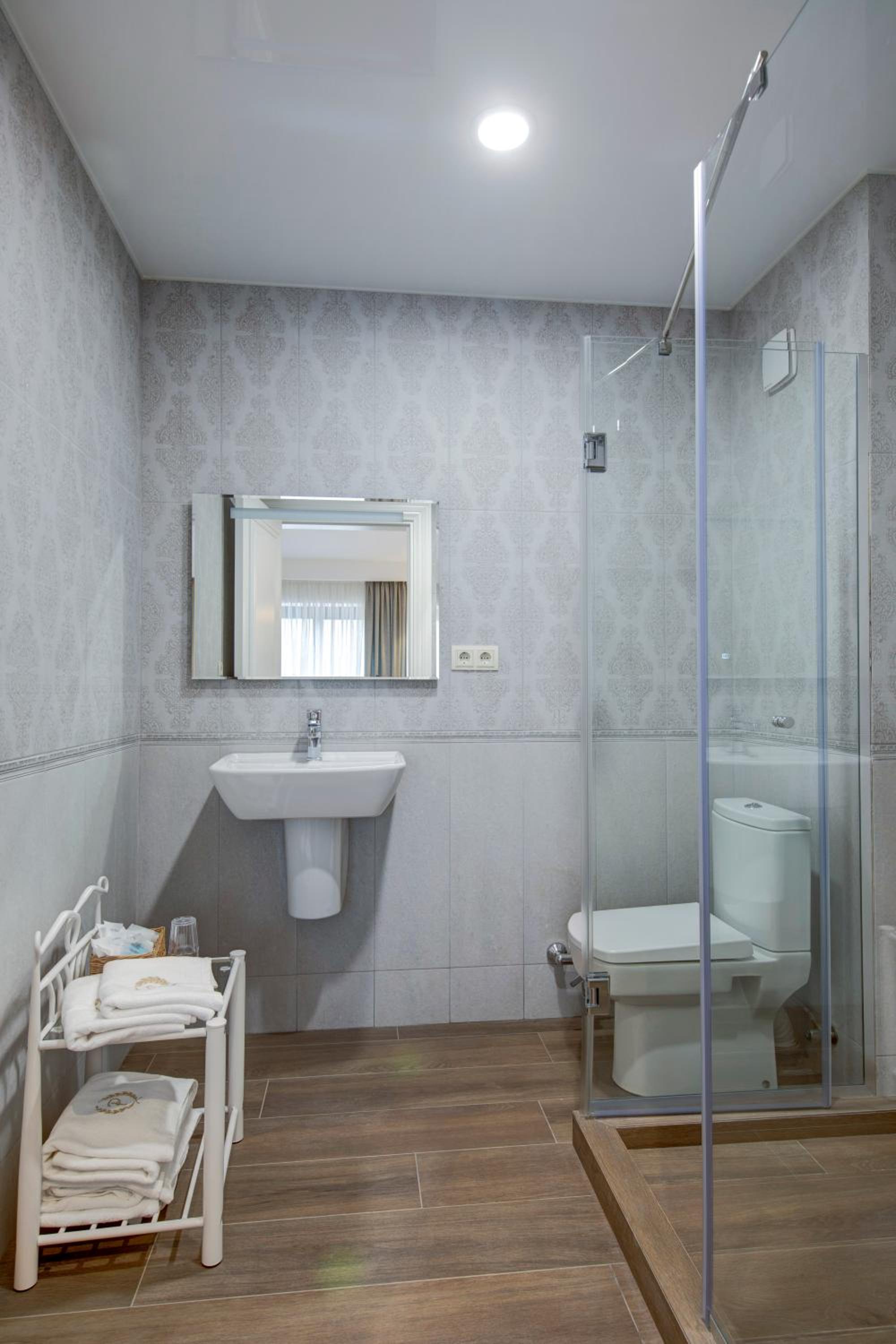 Suite with Balcony - Photo 3