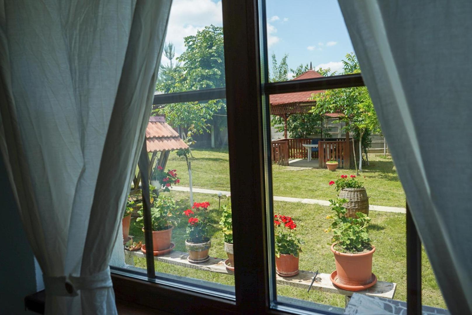 One-Bedroom House - Photo 43