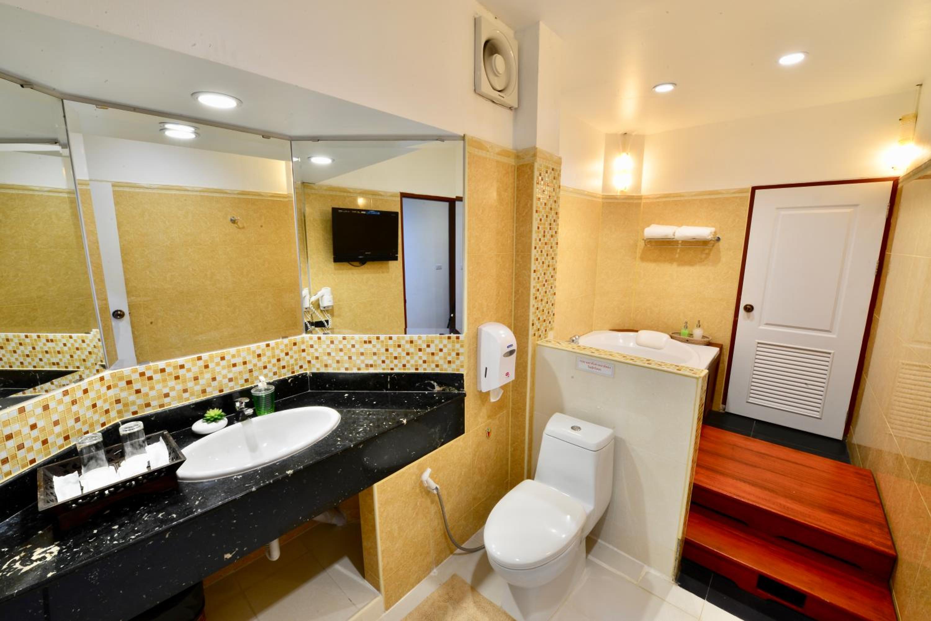 Suite - Photo 5