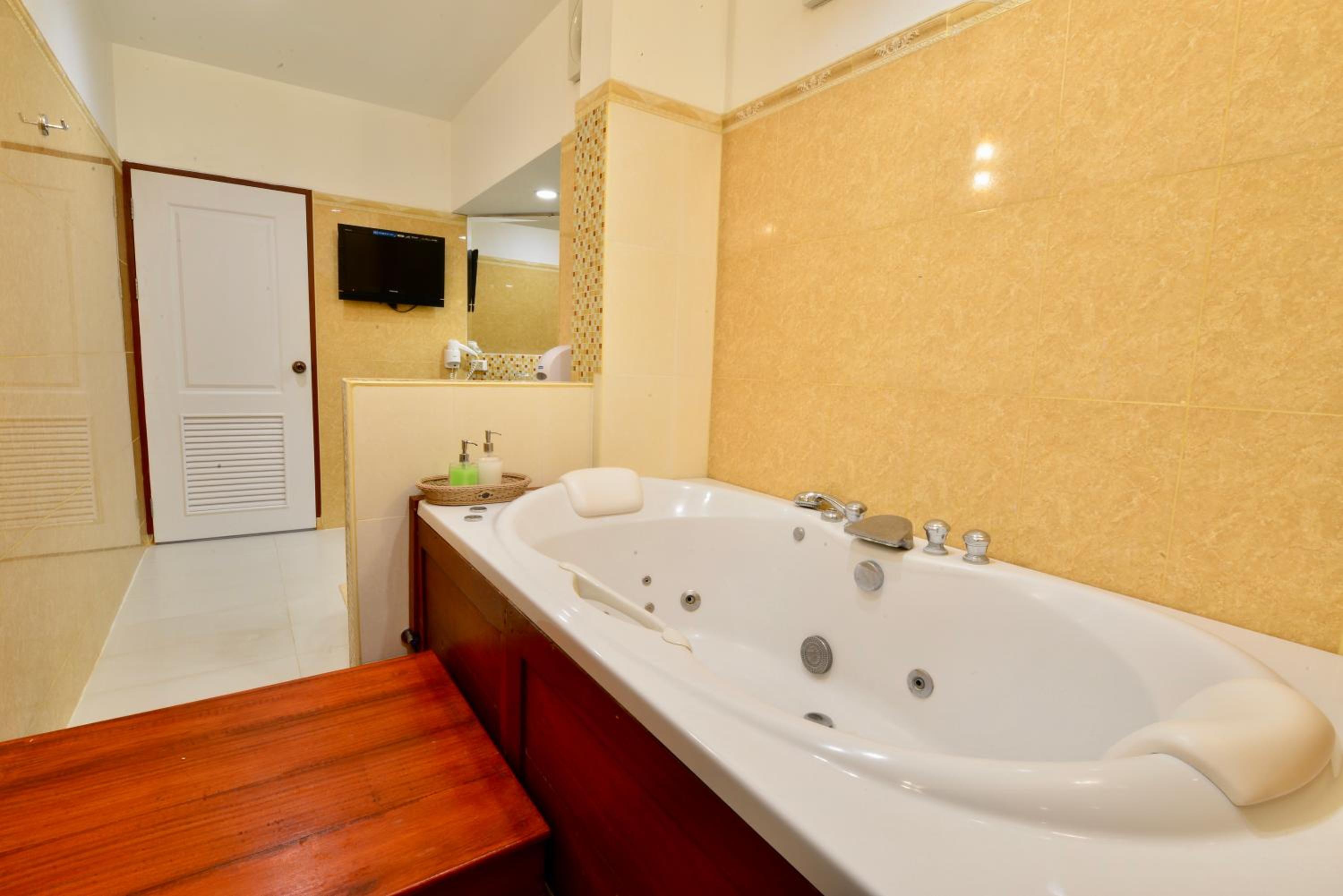 Suite - Photo 4