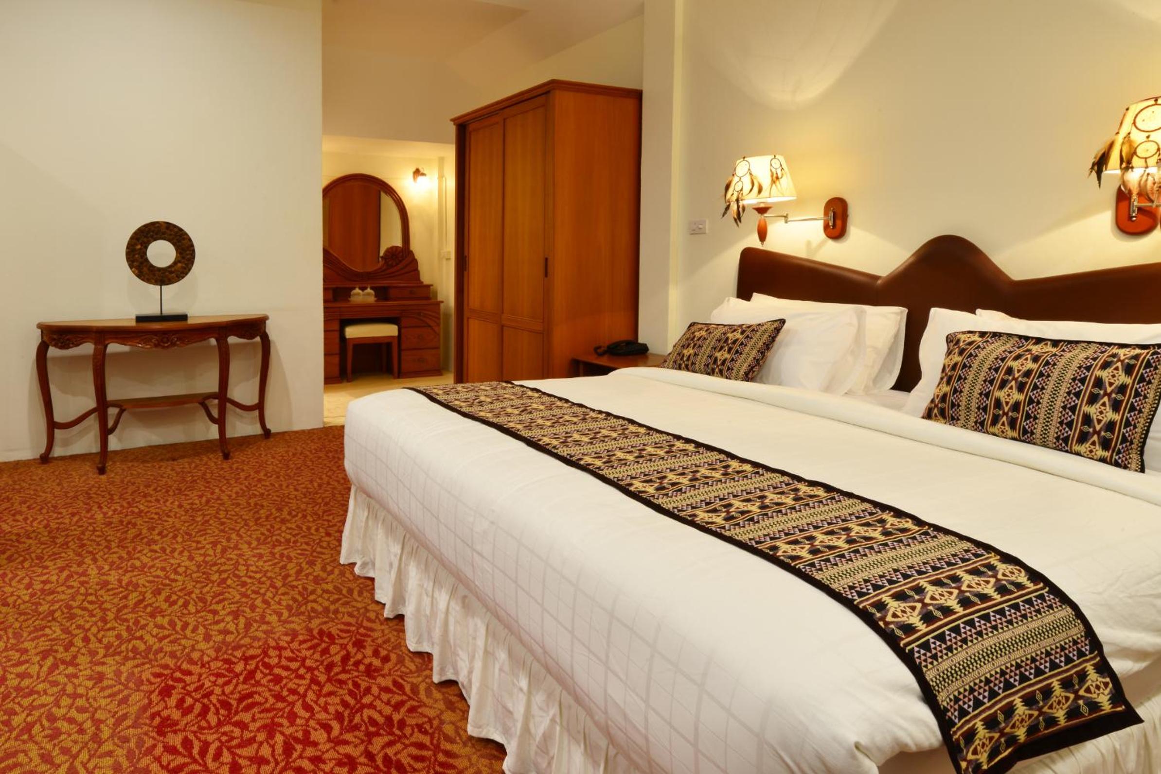 Suite - Photo 1