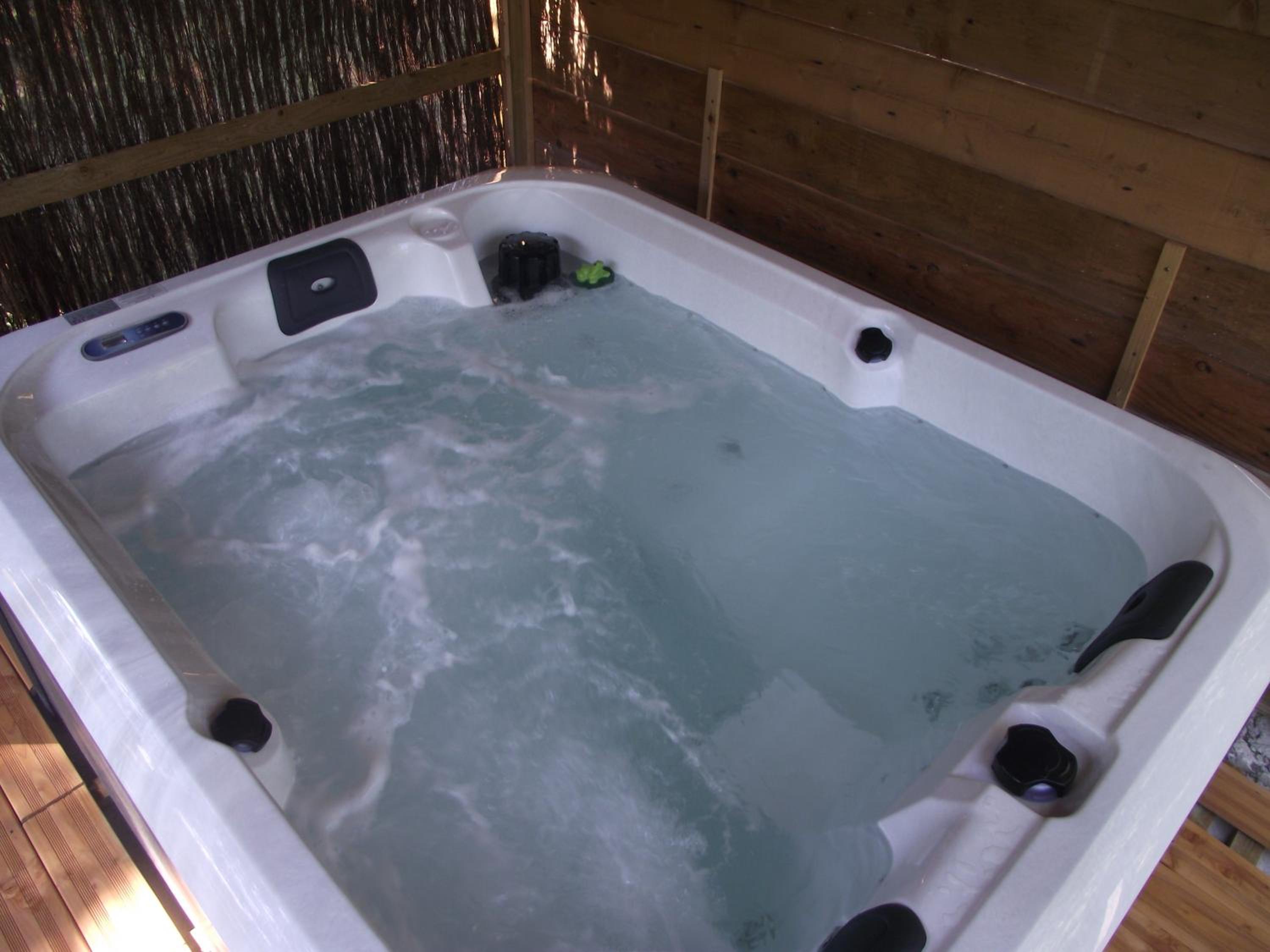 Deluxe Double Room with Shower - Photo 5