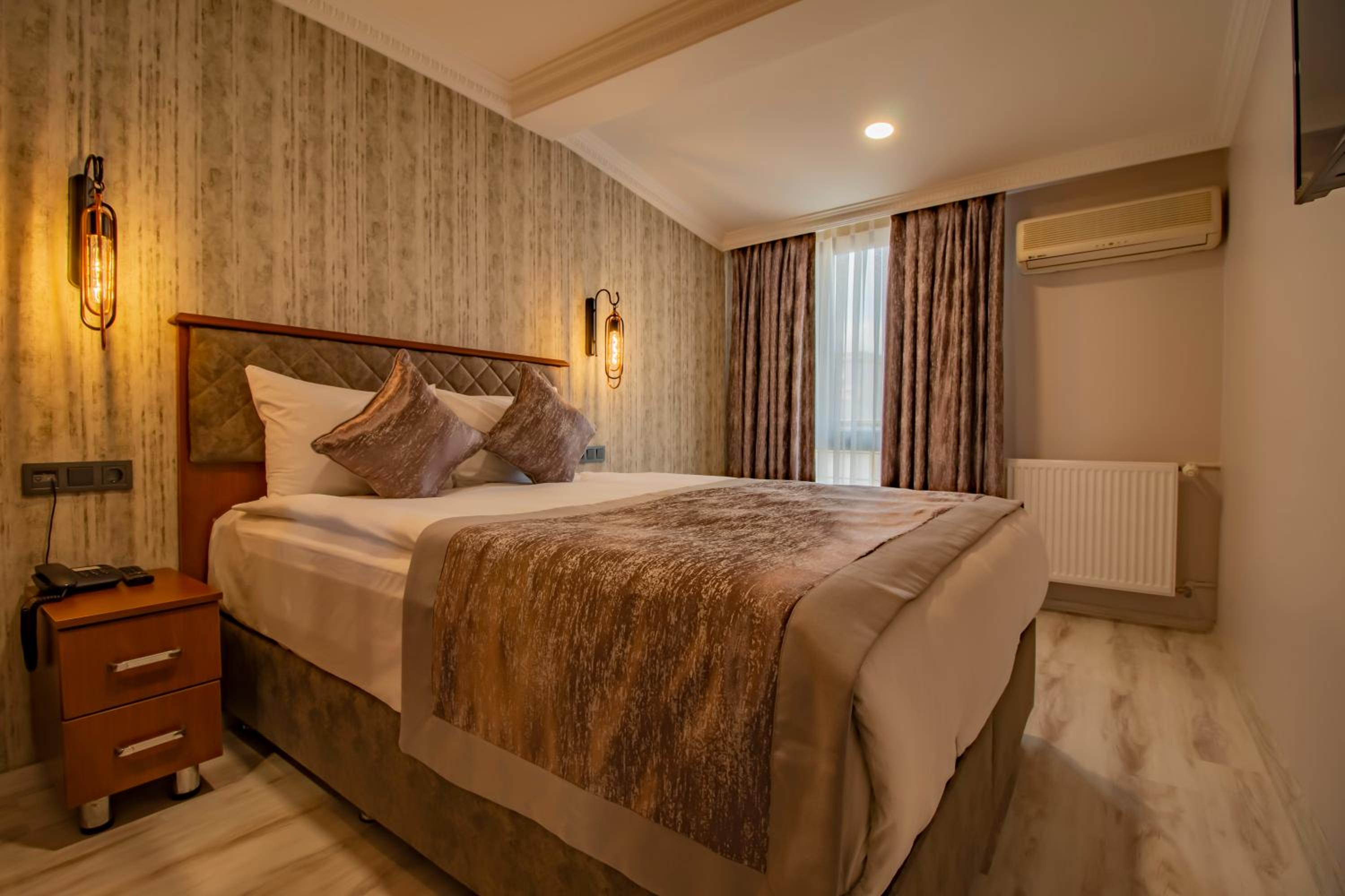 Double Room with Extra Bed photo 1